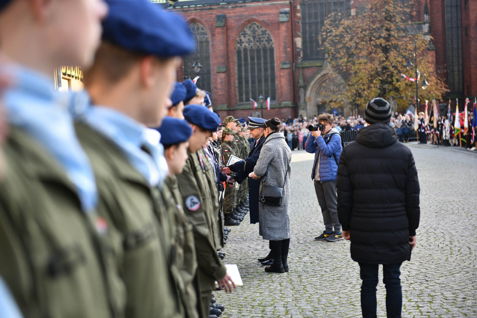 Na sztandar ślubowali strzec godności i honoru munduru