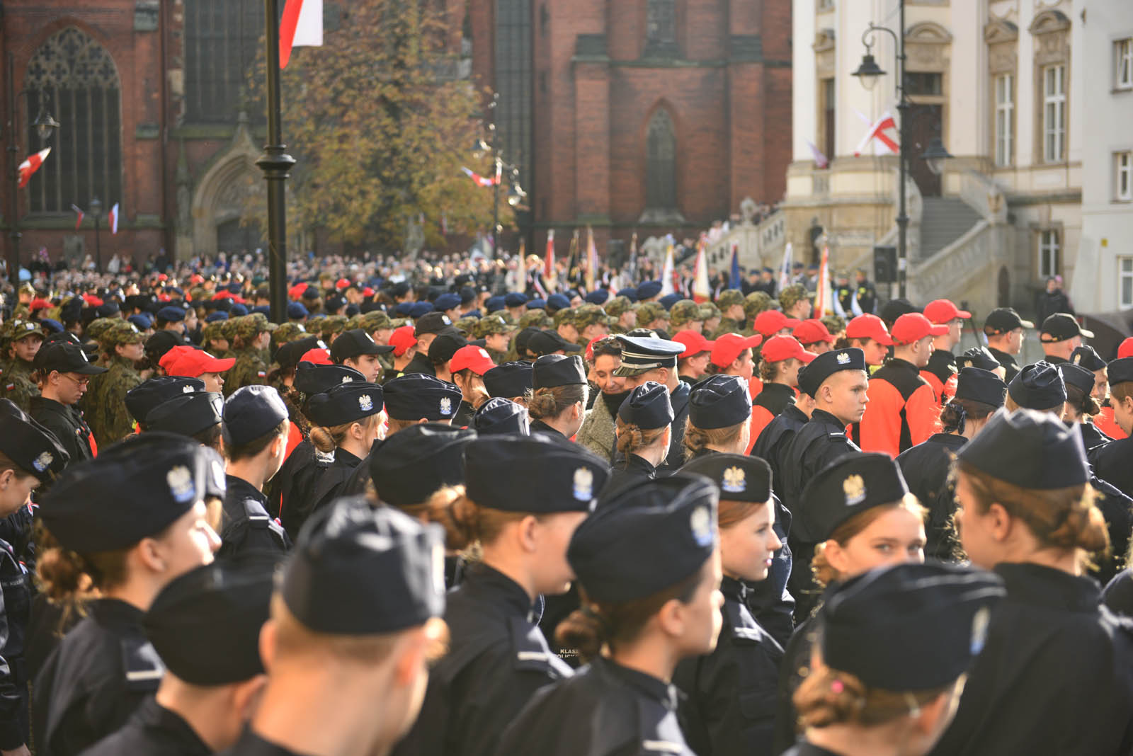 Na sztandar ślubowali strzec godności i honoru munduru