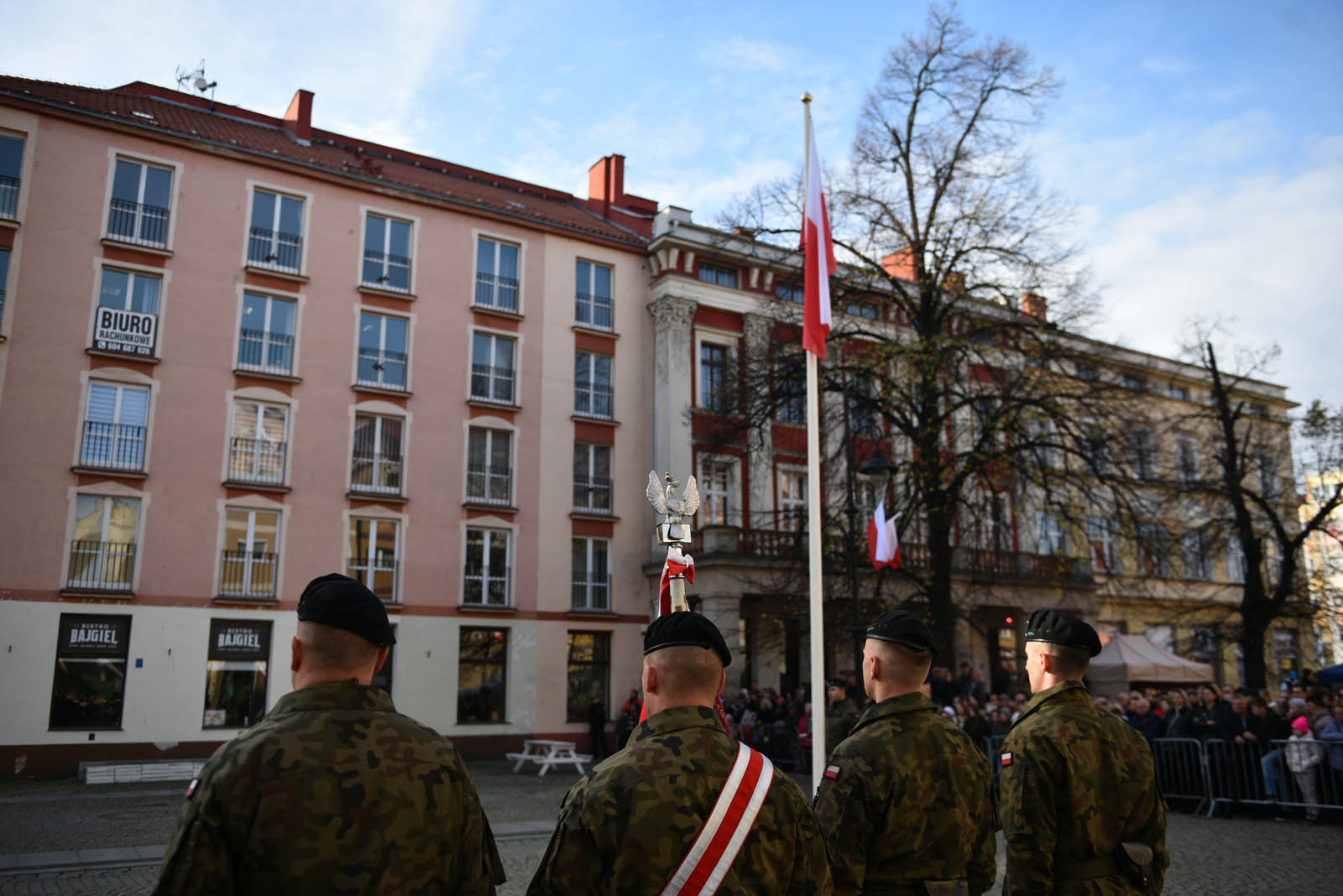 Na sztandar ślubowali strzec godności i honoru munduru