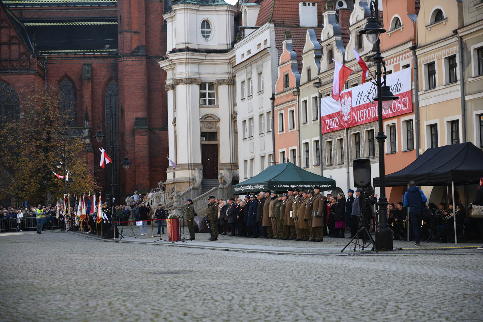 Na sztandar ślubowali strzec godności i honoru munduru