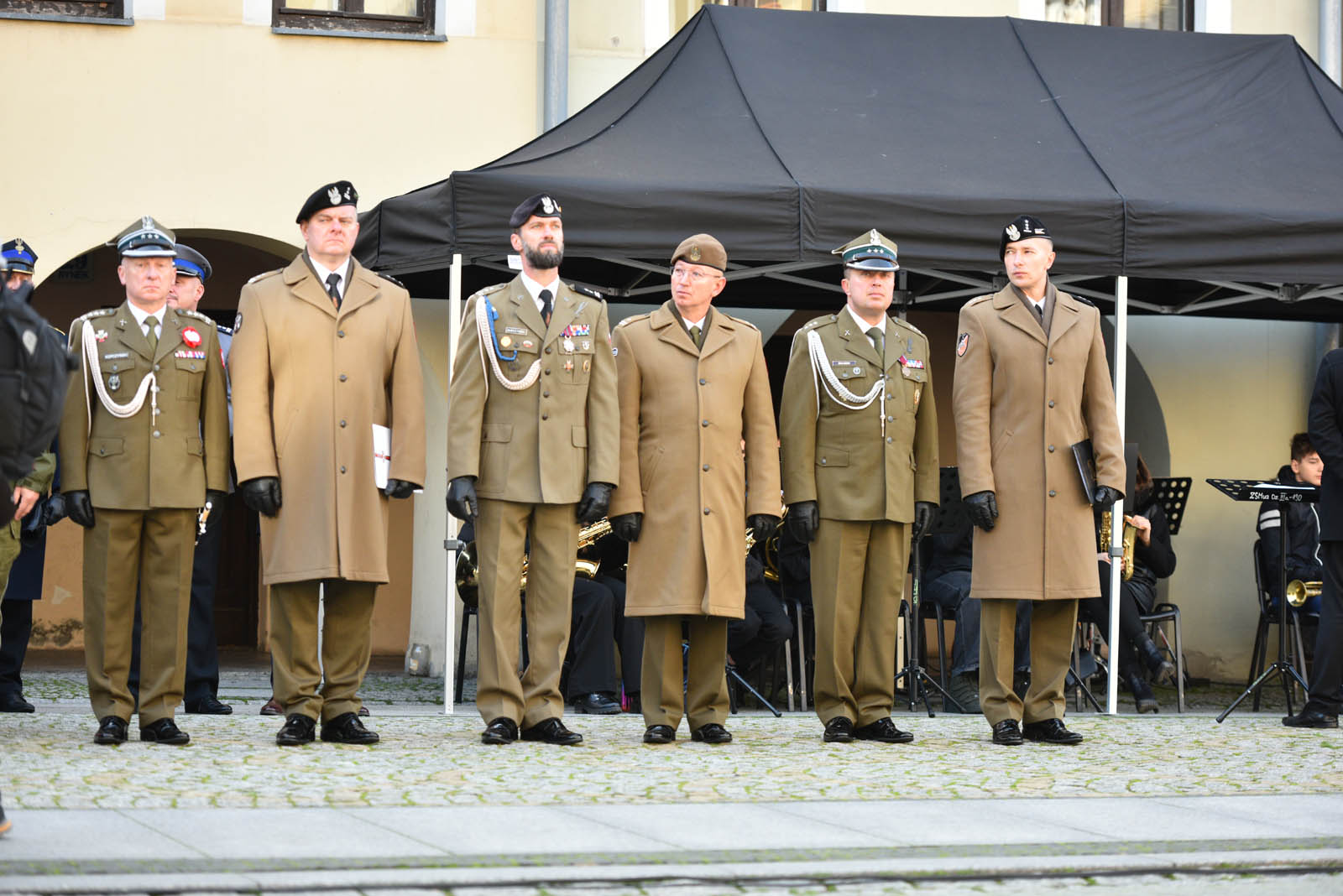 Na sztandar ślubowali strzec godności i honoru munduru