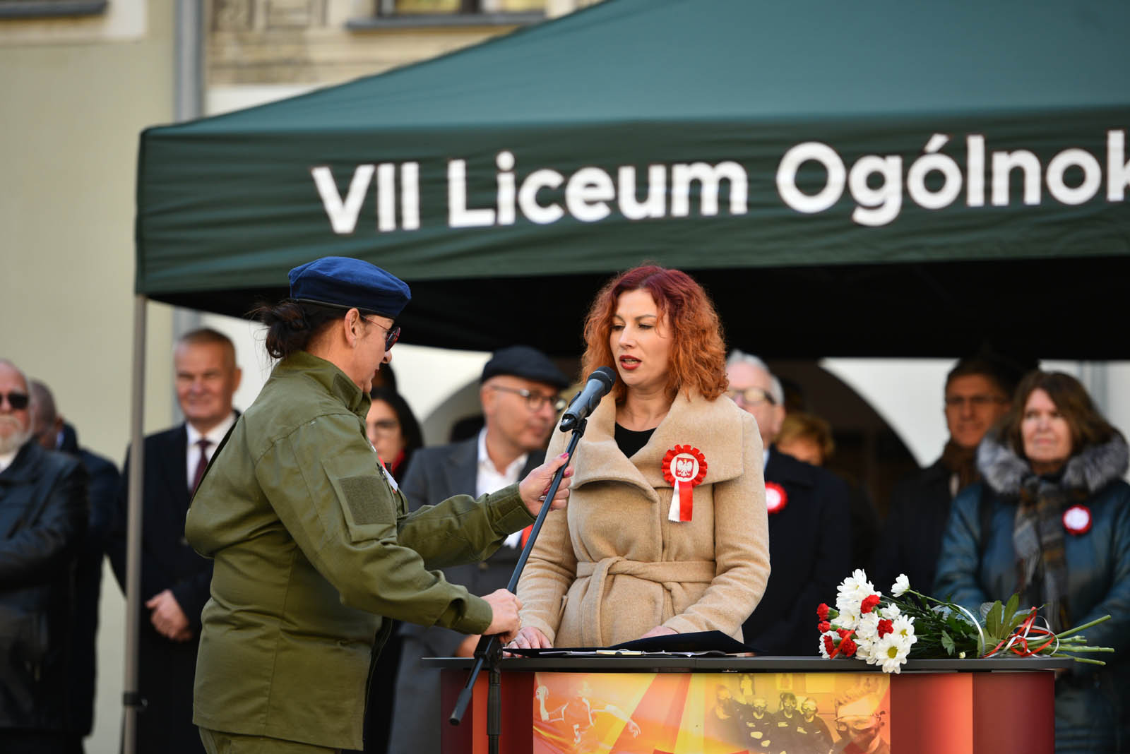 Na sztandar ślubowali strzec godności i honoru munduru