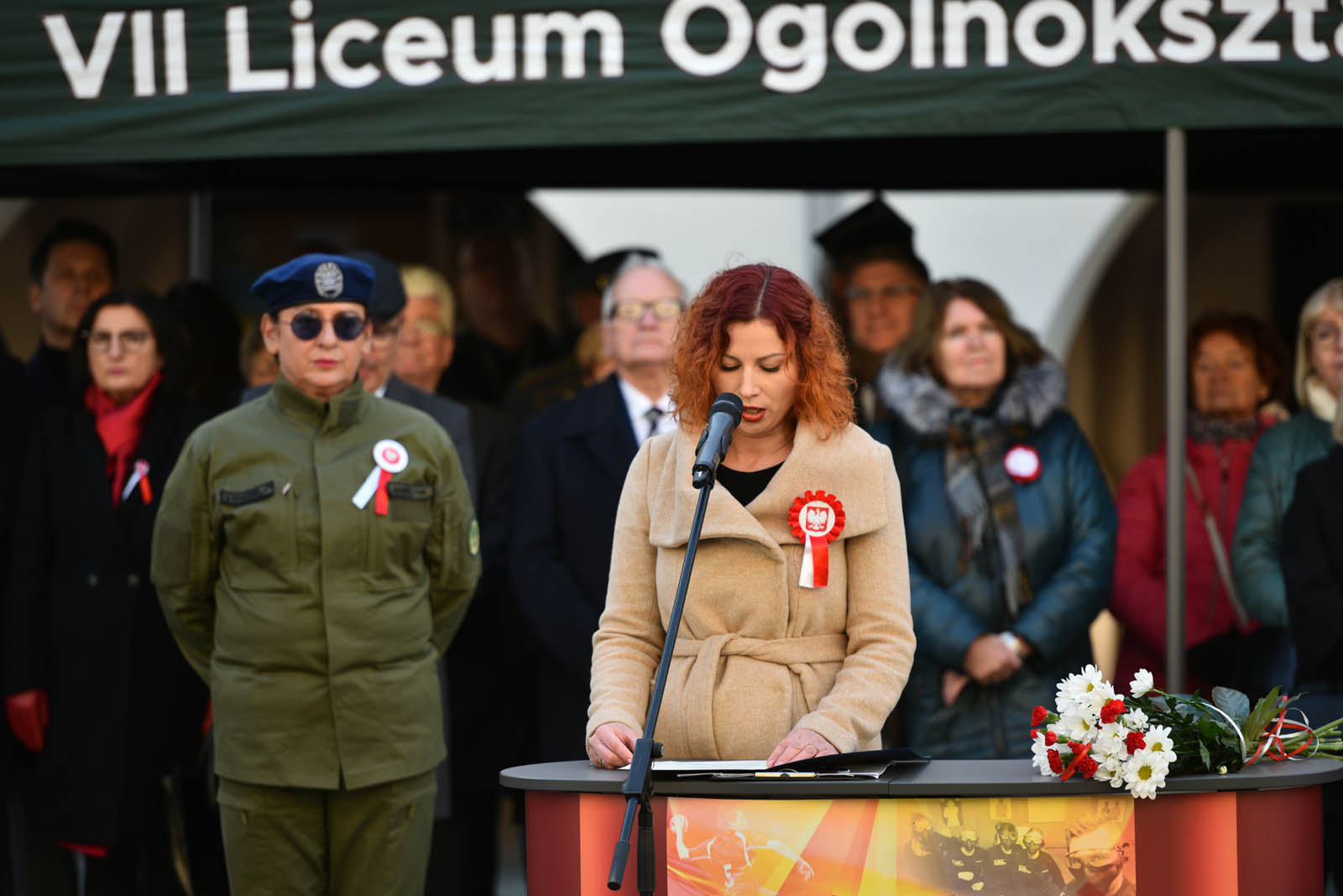 Na sztandar ślubowali strzec godności i honoru munduru