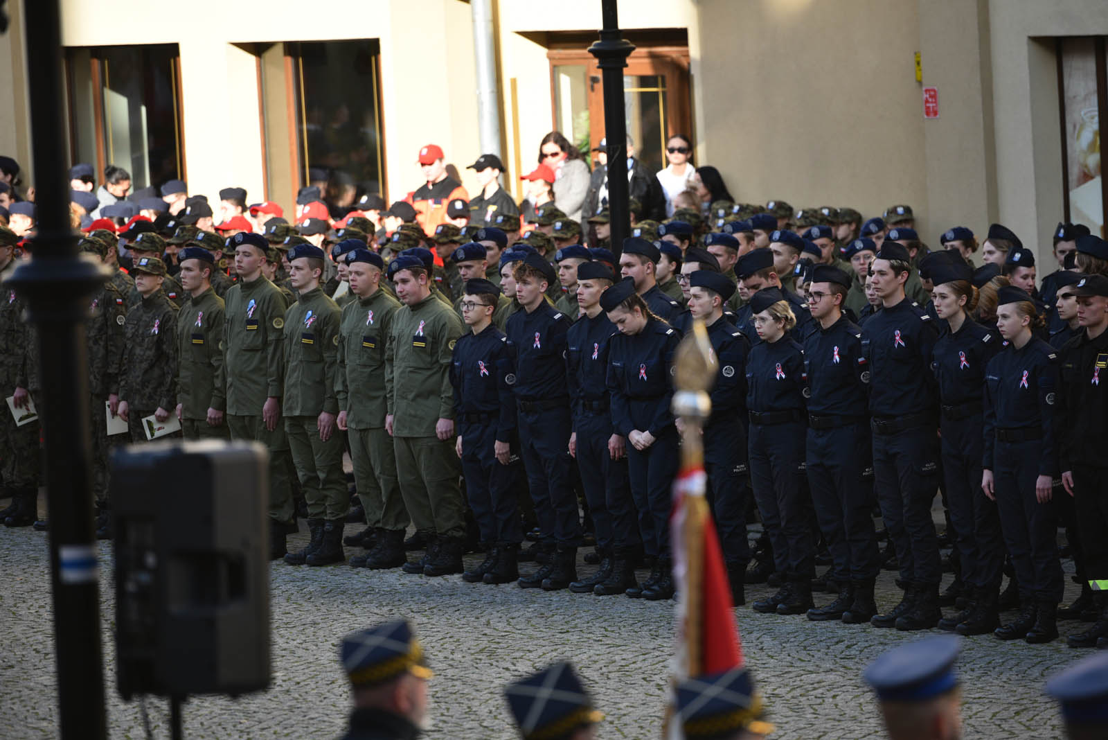Na sztandar ślubowali strzec godności i honoru munduru