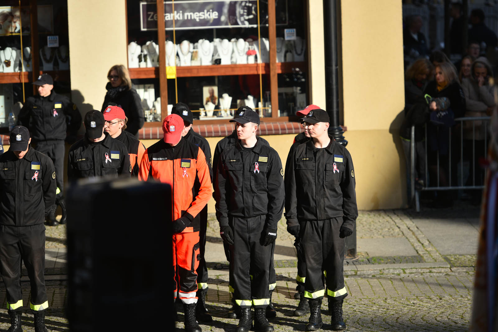 Na sztandar ślubowali strzec godności i honoru munduru