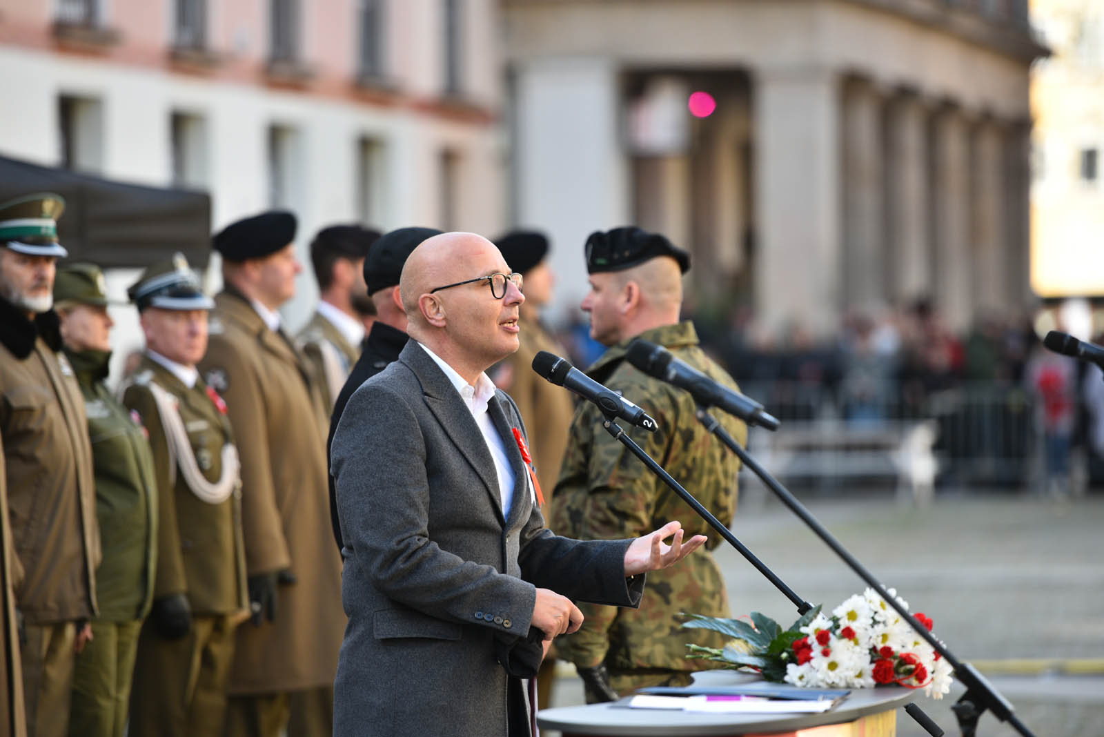 Na sztandar ślubowali strzec godności i honoru munduru