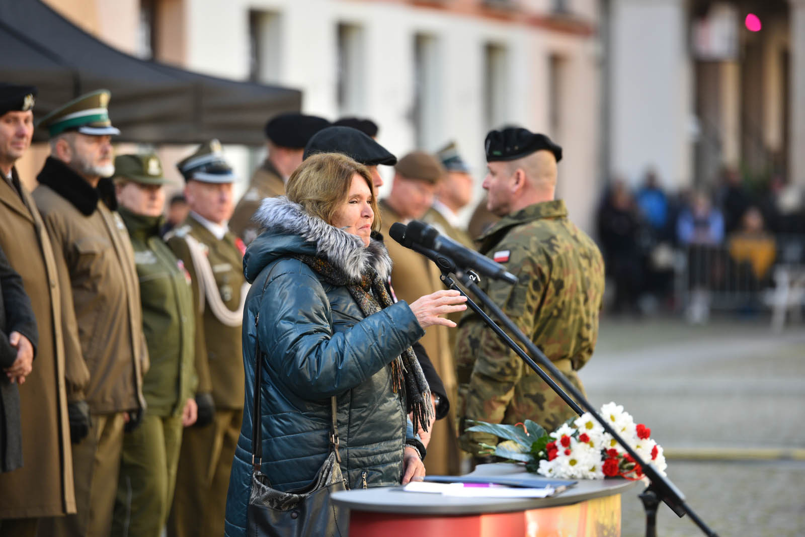 Na sztandar ślubowali strzec godności i honoru munduru