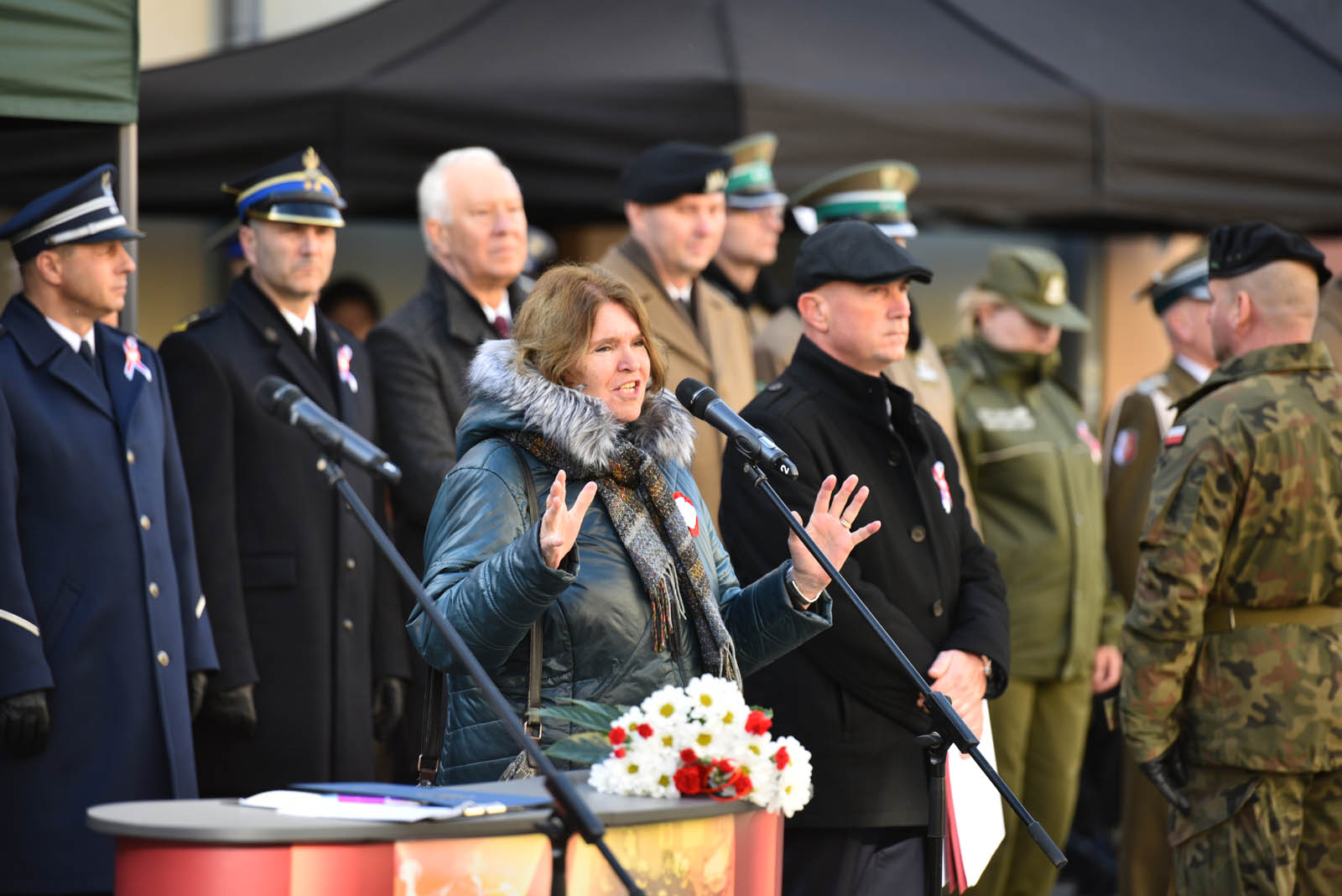 Na sztandar ślubowali strzec godności i honoru munduru