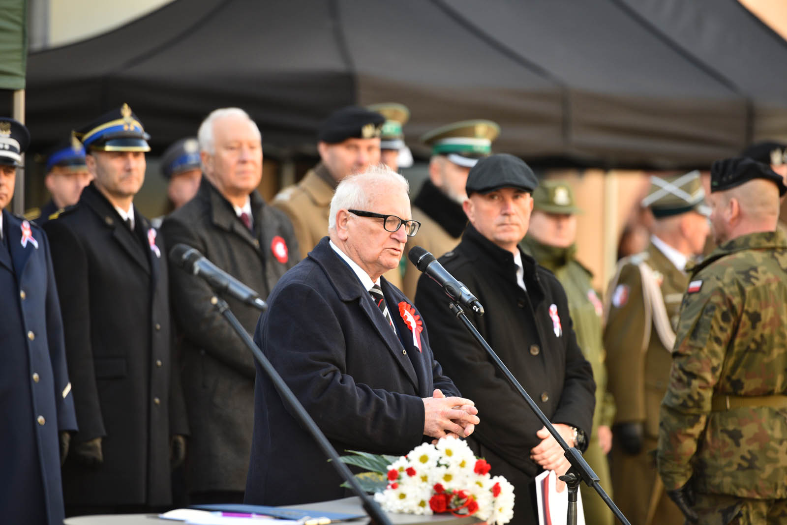 Na sztandar ślubowali strzec godności i honoru munduru