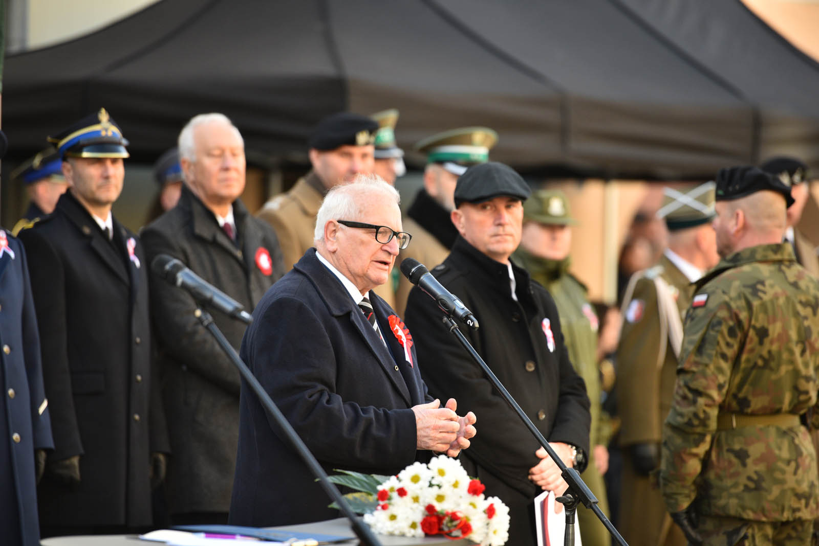 Na sztandar ślubowali strzec godności i honoru munduru