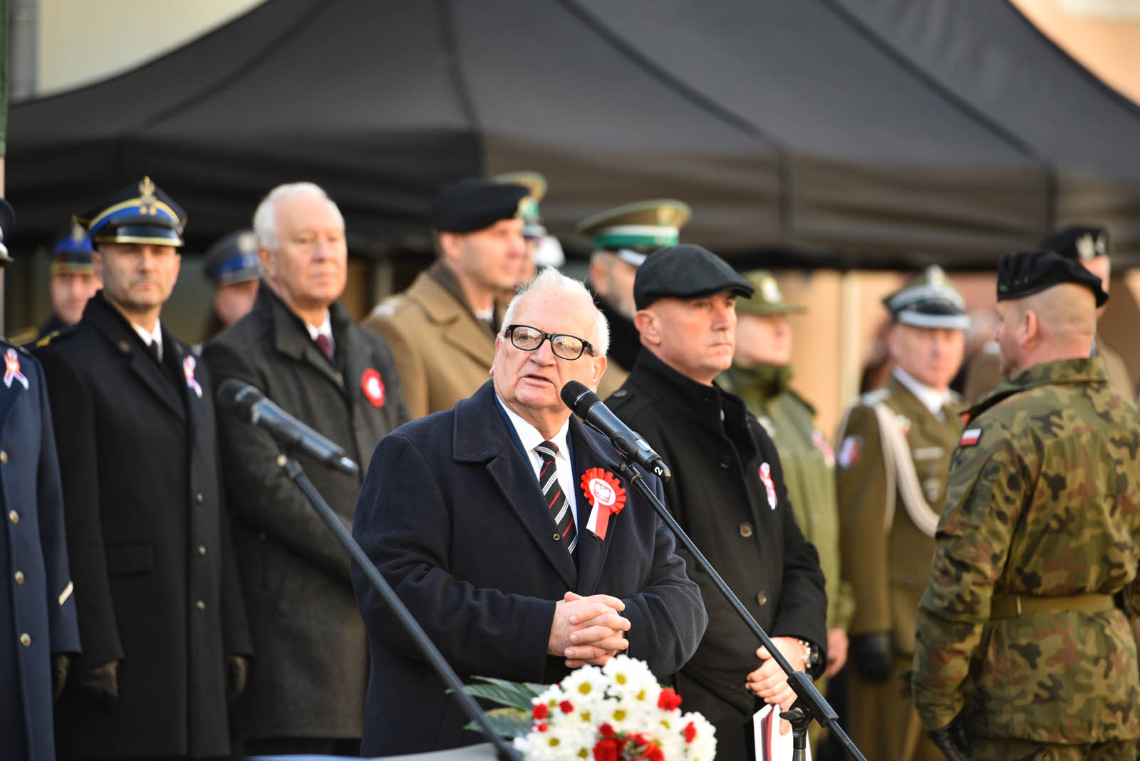 Na sztandar ślubowali strzec godności i honoru munduru