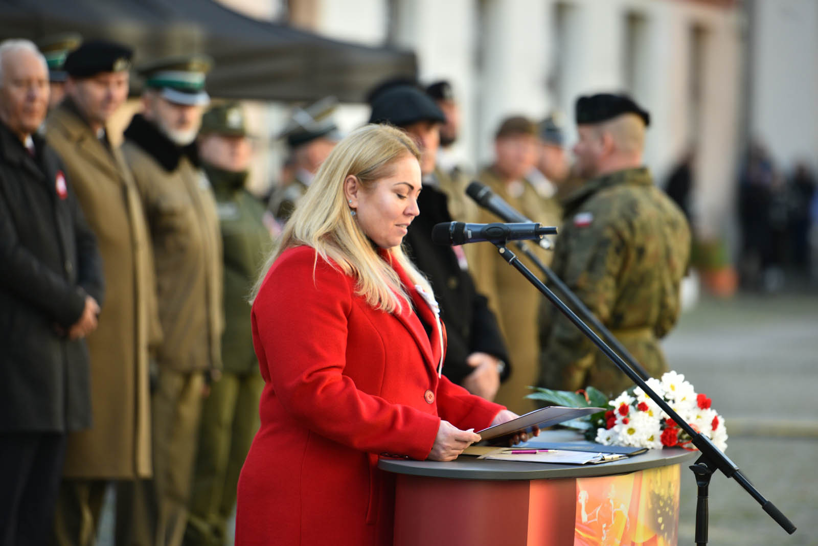 Na sztandar ślubowali strzec godności i honoru munduru