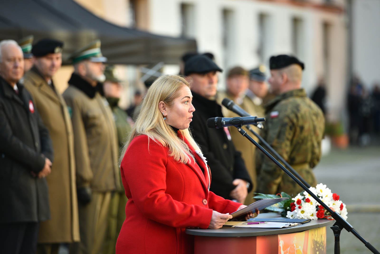 Na sztandar ślubowali strzec godności i honoru munduru