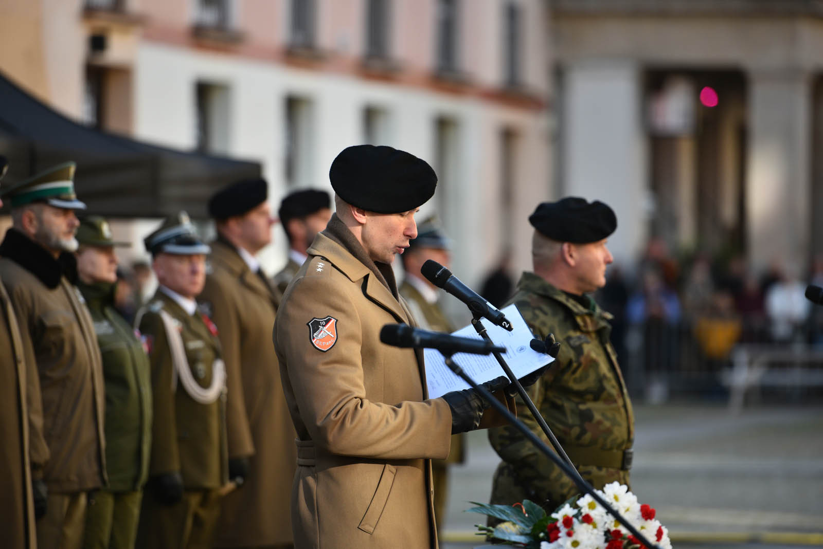 Na sztandar ślubowali strzec godności i honoru munduru
