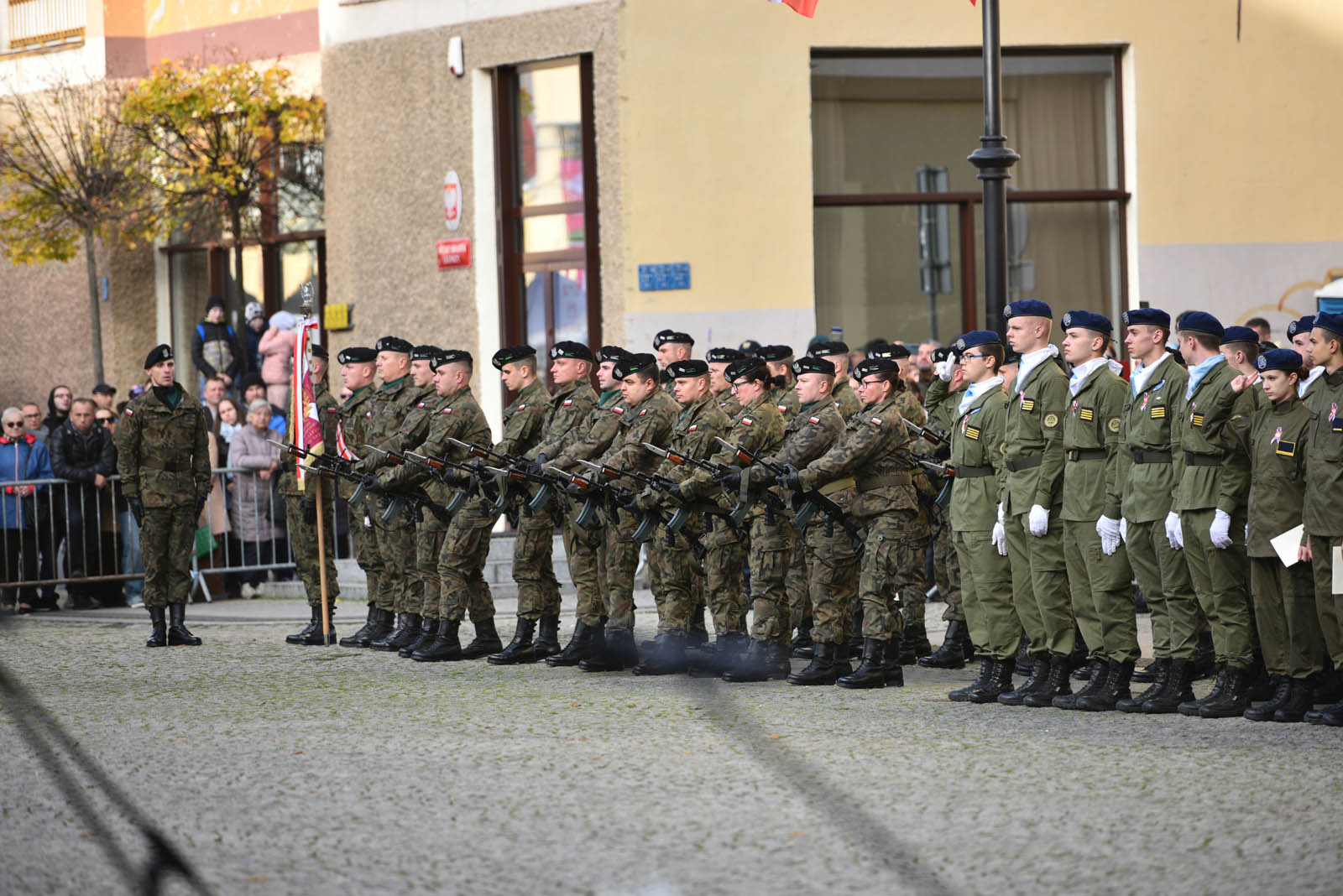 Na sztandar ślubowali strzec godności i honoru munduru