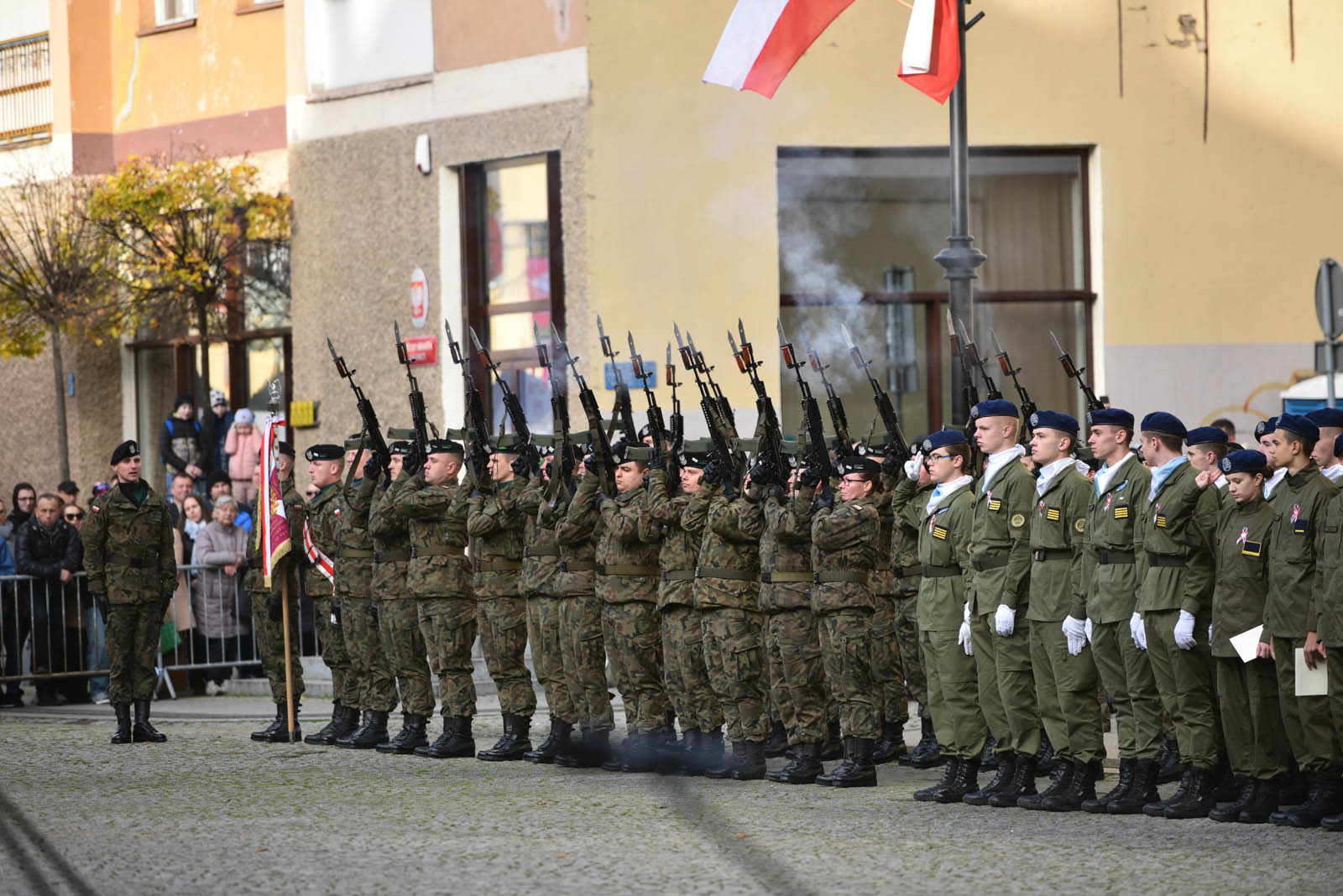 Na sztandar ślubowali strzec godności i honoru munduru