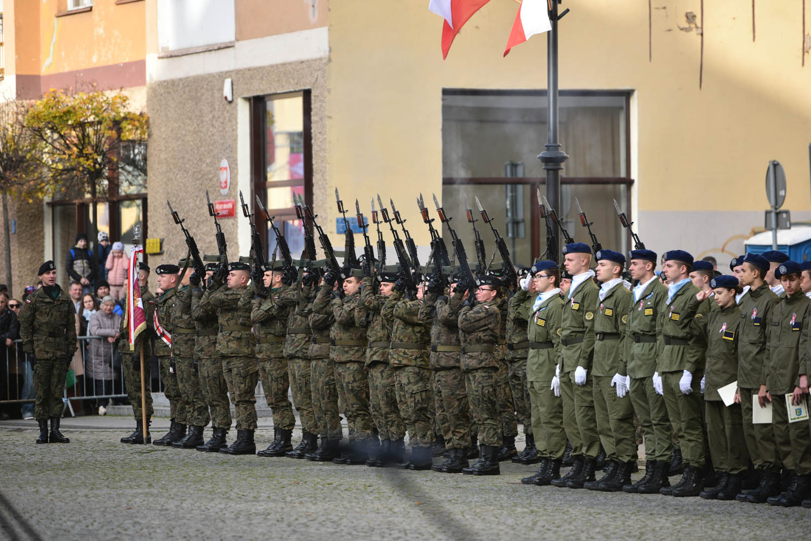 Na sztandar ślubowali strzec godności i honoru munduru