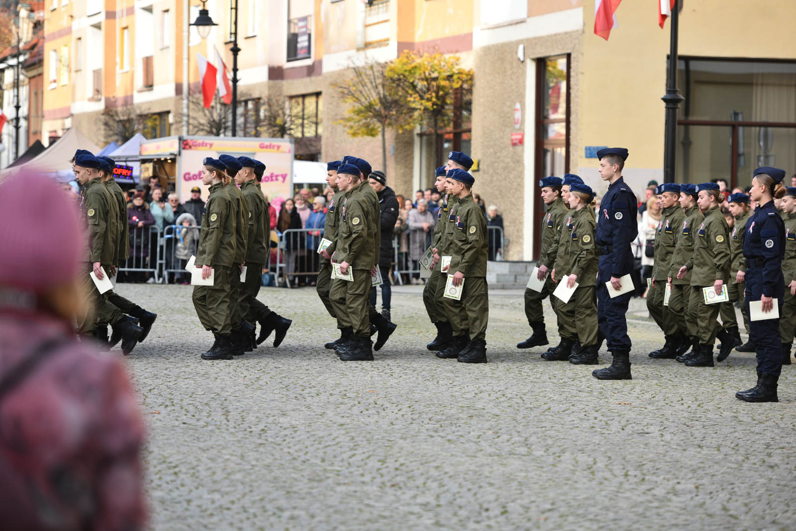 Na sztandar ślubowali strzec godności i honoru munduru