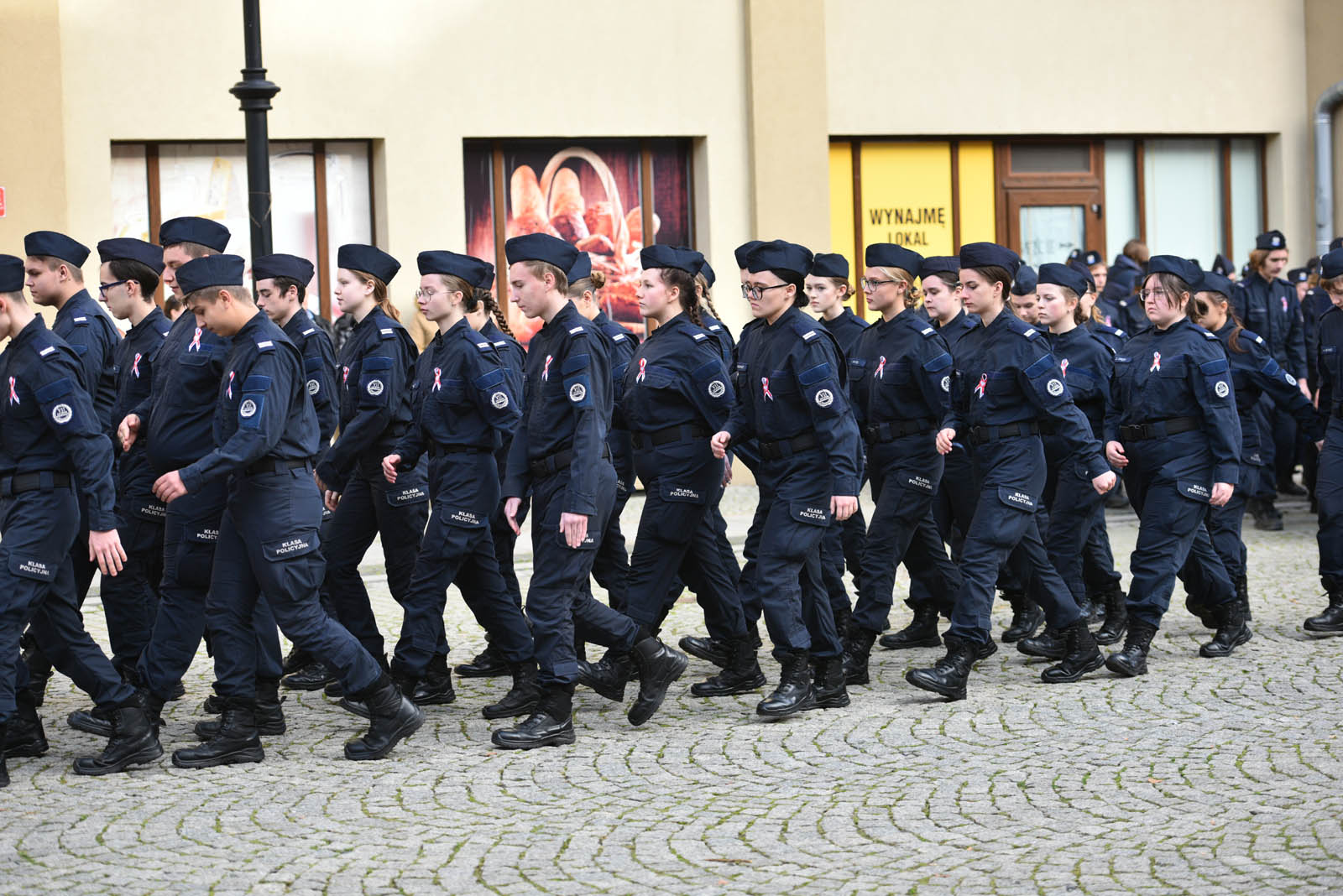 Na sztandar ślubowali strzec godności i honoru munduru