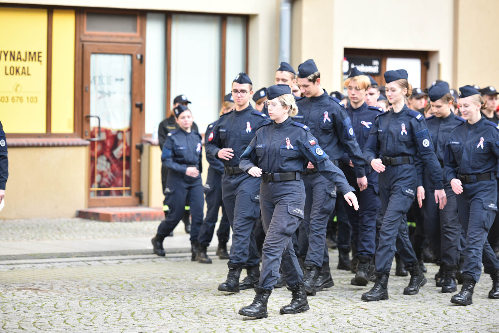 Na sztandar ślubowali strzec godności i honoru munduru