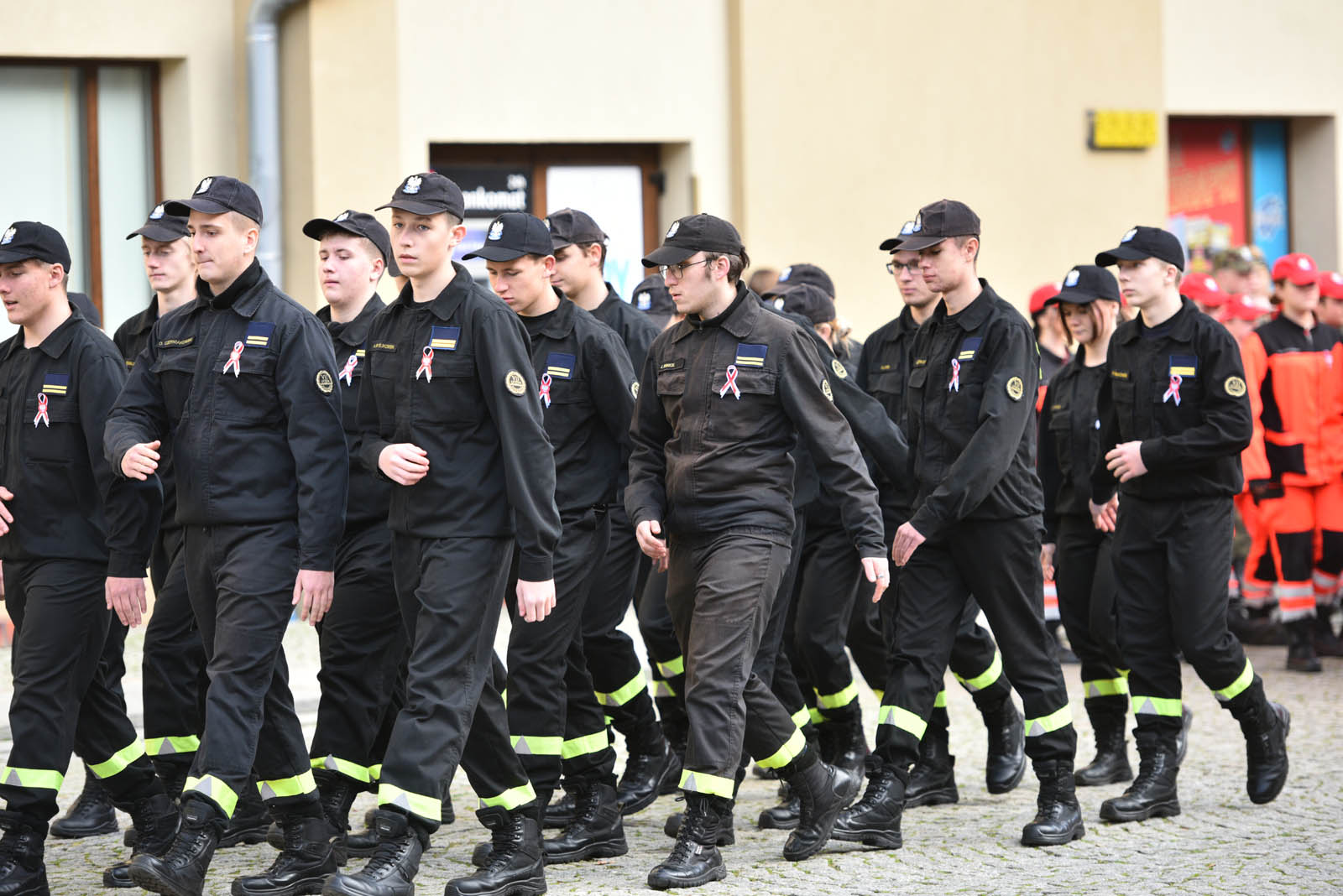 Na sztandar ślubowali strzec godności i honoru munduru