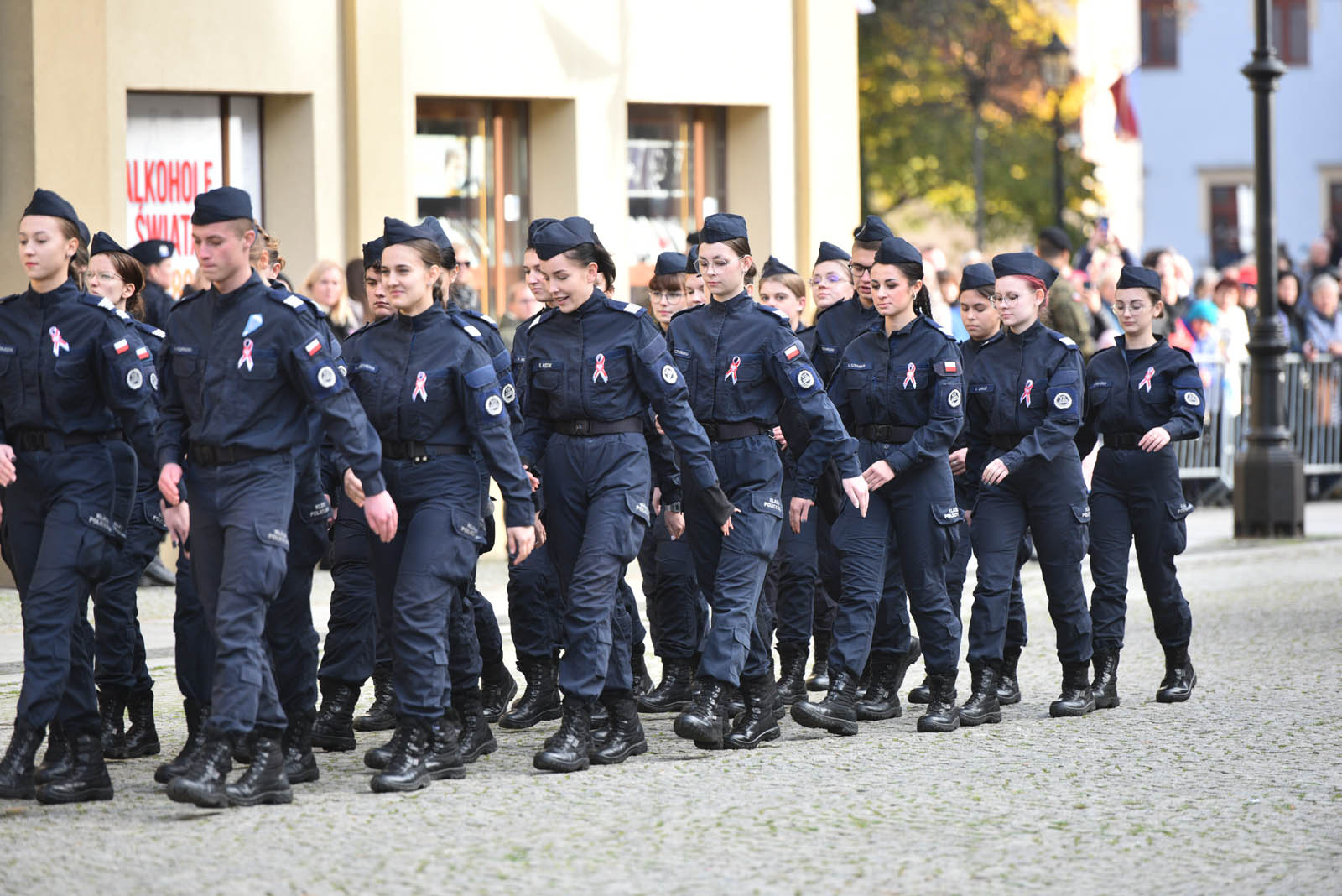 Na sztandar ślubowali strzec godności i honoru munduru