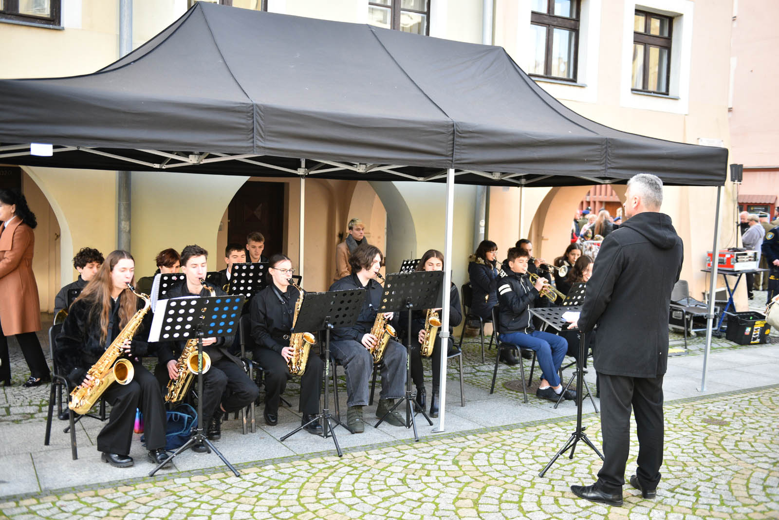 Na sztandar ślubowali strzec godności i honoru munduru