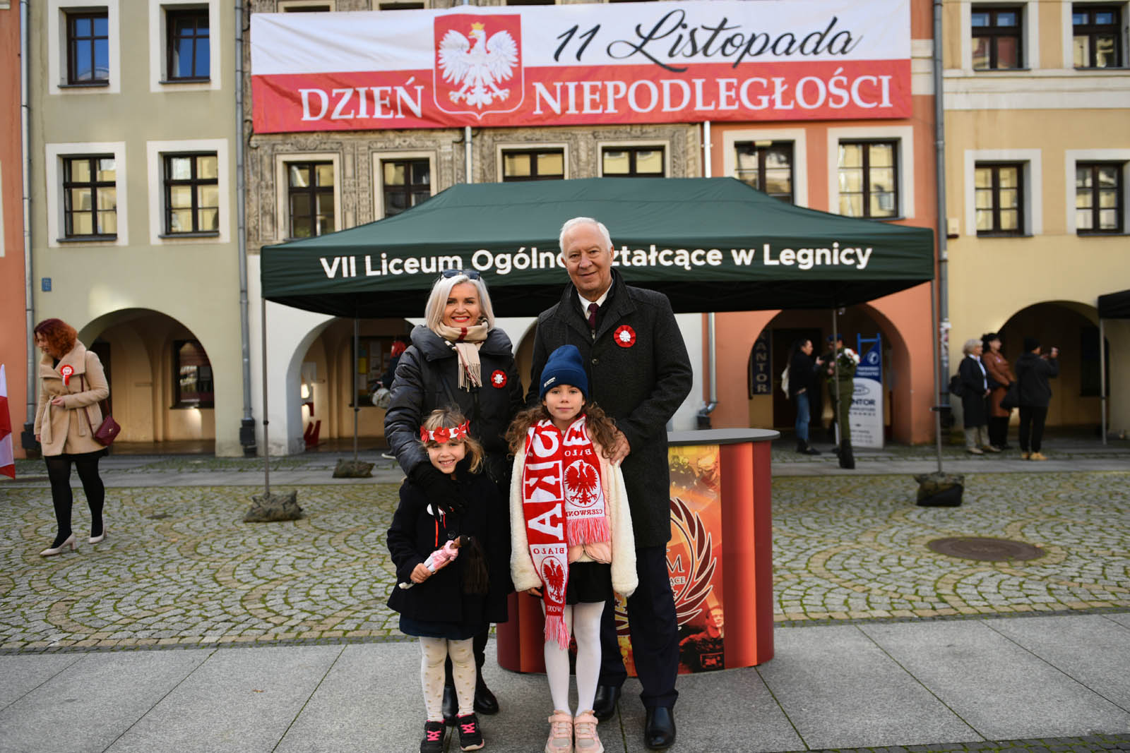 Na sztandar ślubowali strzec godności i honoru munduru