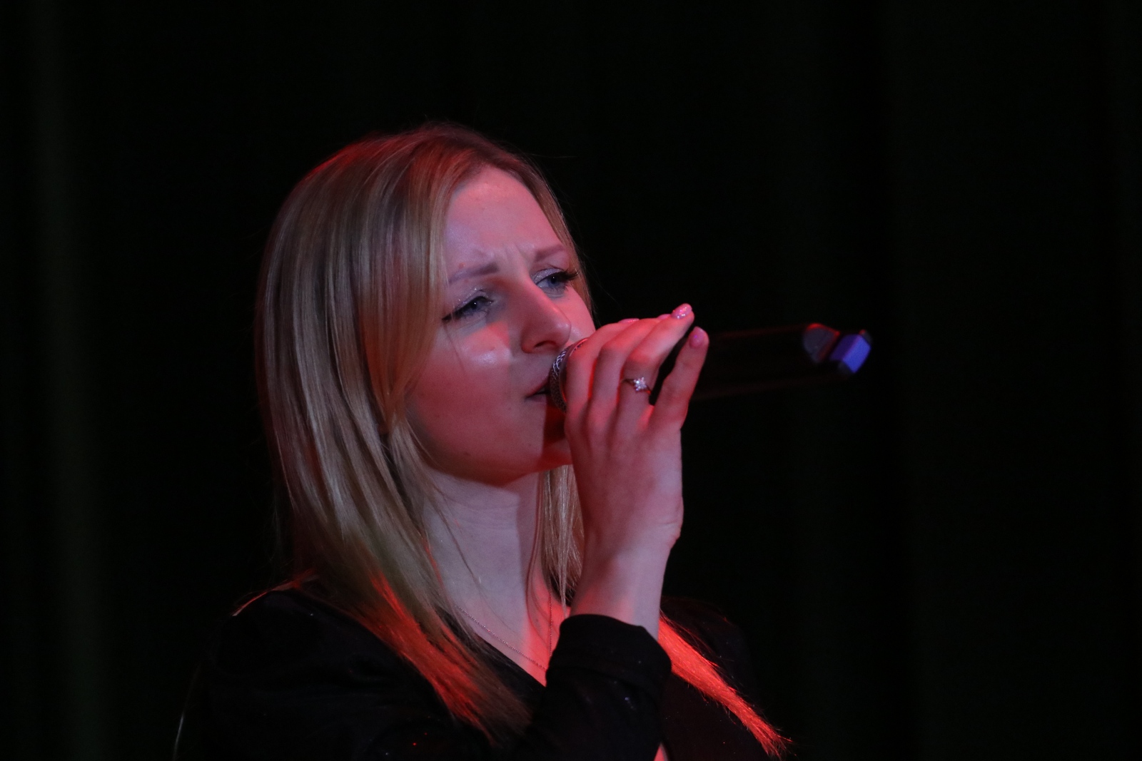 Koncert Patriotyczny w wykonaniu uczniów Nikoli Wardy