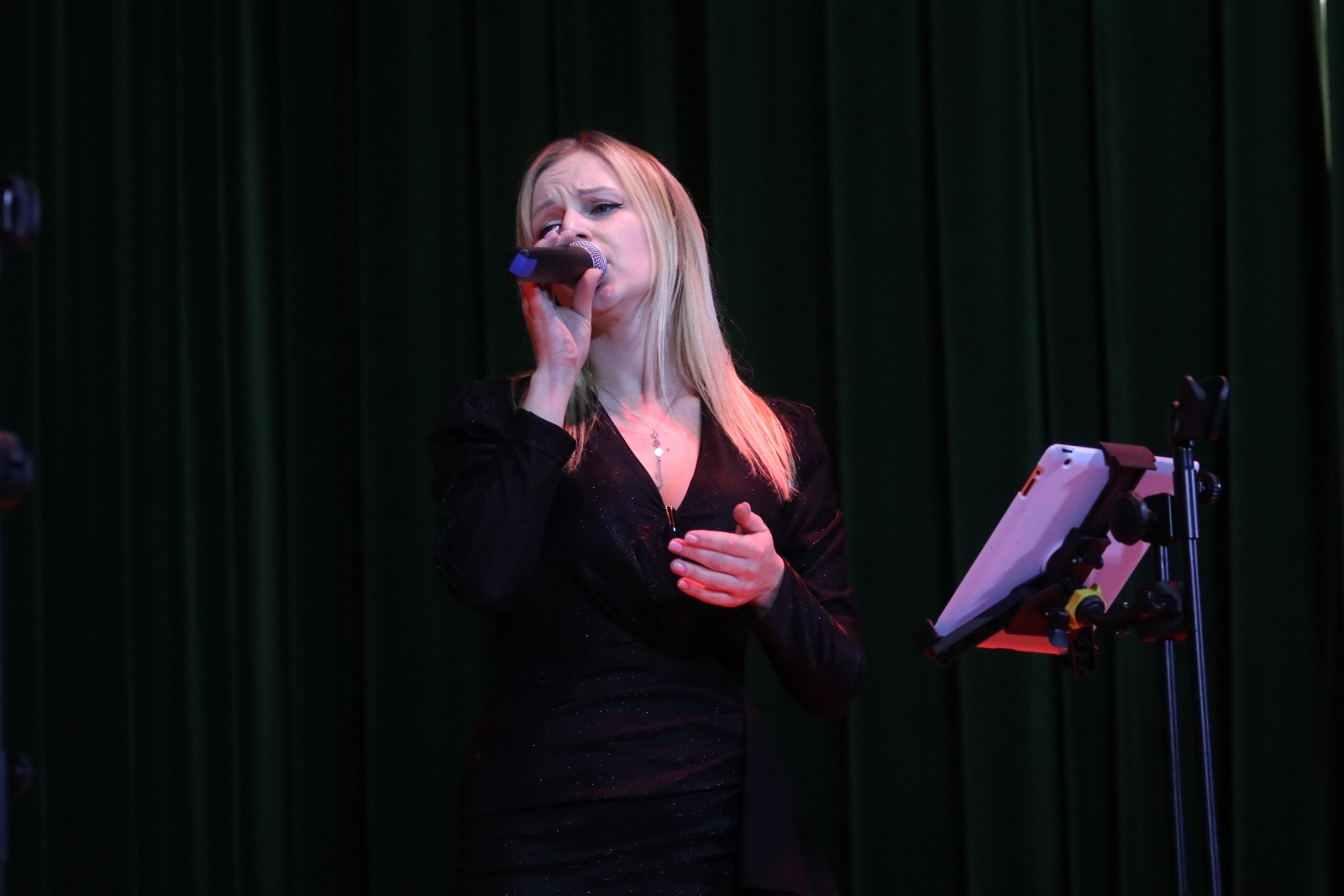 Koncert Patriotyczny w wykonaniu uczniów Nikoli Wardy