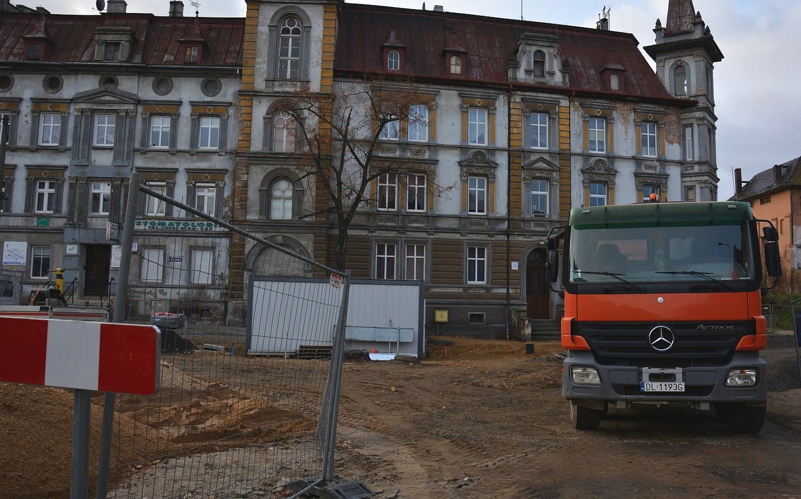 Zobacz jak przebiega przebudowa skrzyżowania w Chojnowie