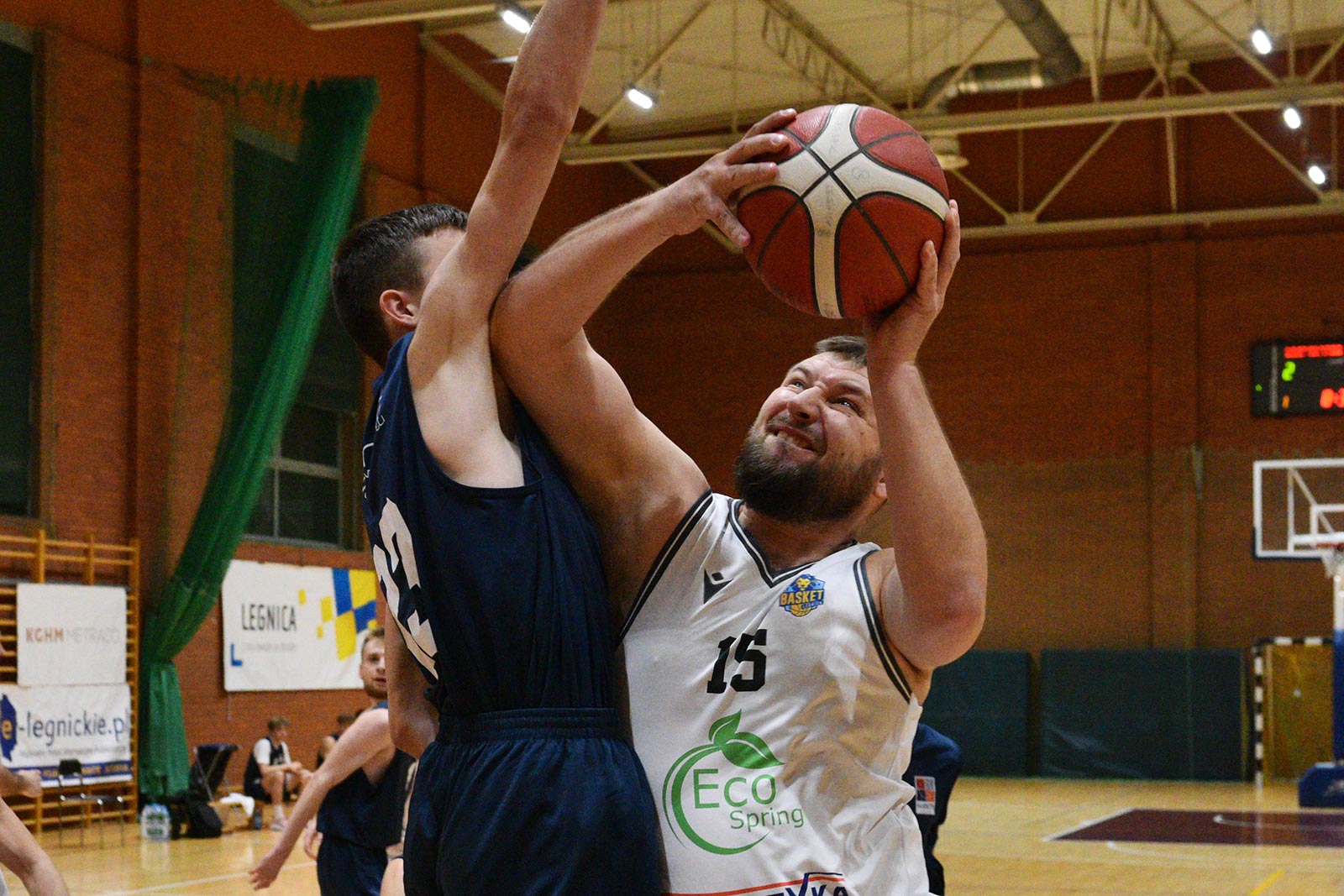 Basket Legnica rzuca ponad sto punktów i zwycięża