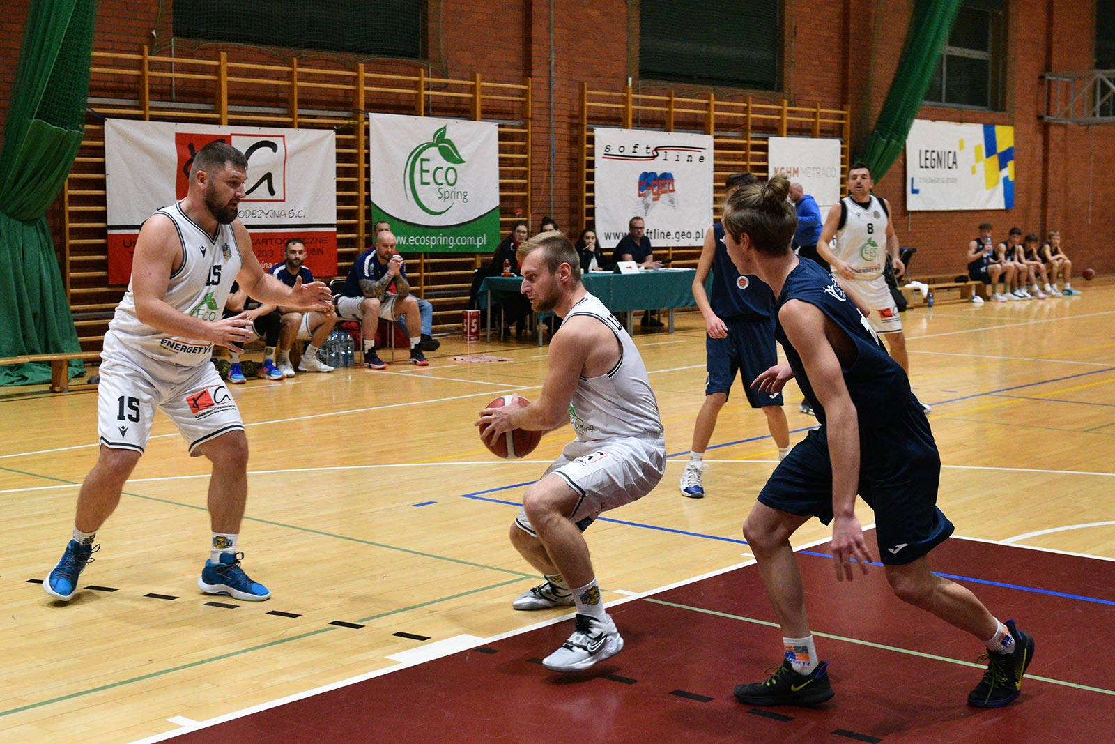 Basket Legnica rzuca ponad sto punktów i zwycięża