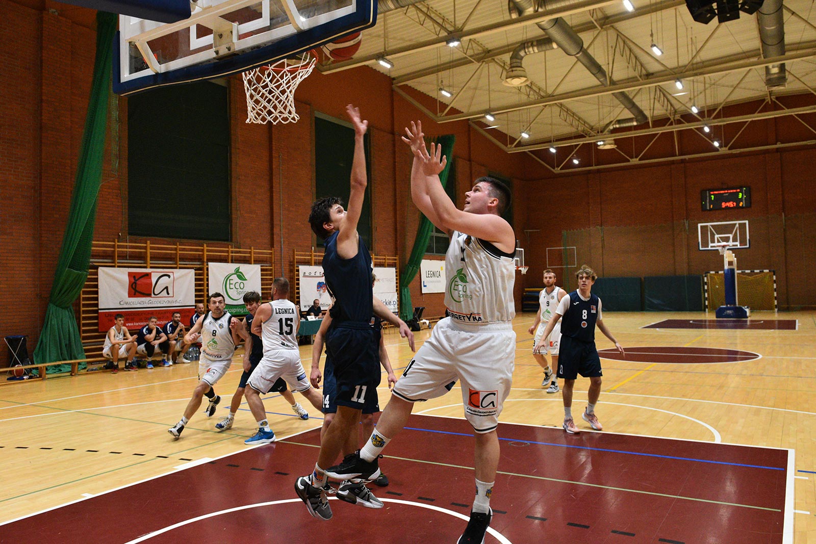 Basket Legnica rzuca ponad sto punktów i zwycięża