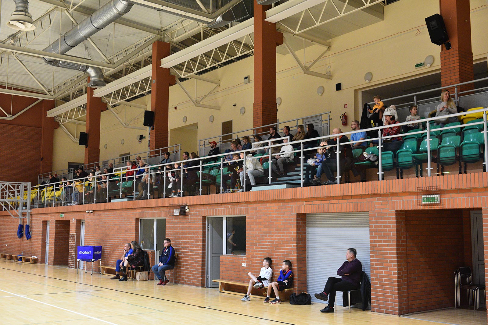 Basket Legnica rzuca ponad sto punktów i zwycięża