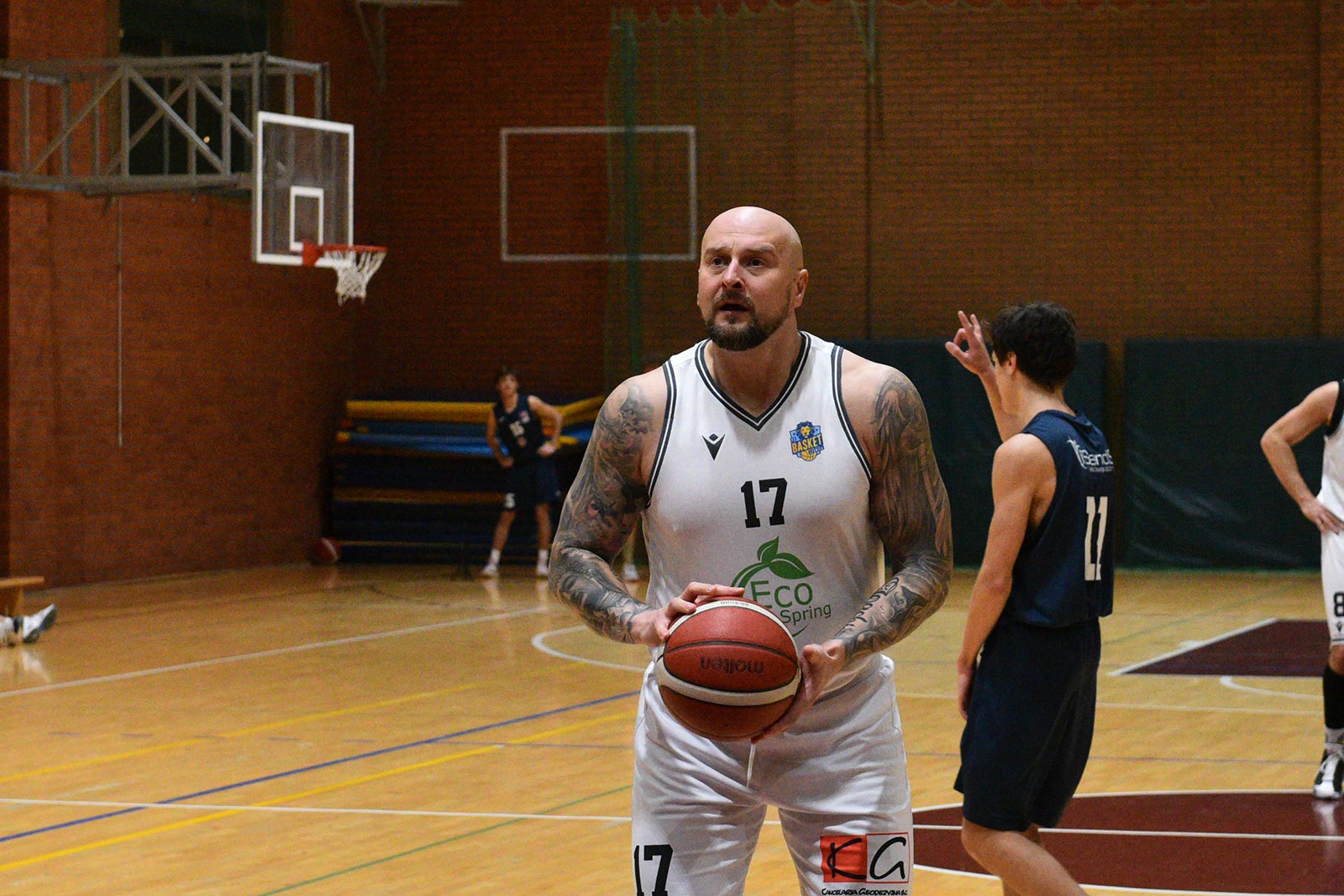 Basket Legnica rzuca ponad sto punktów i zwycięża