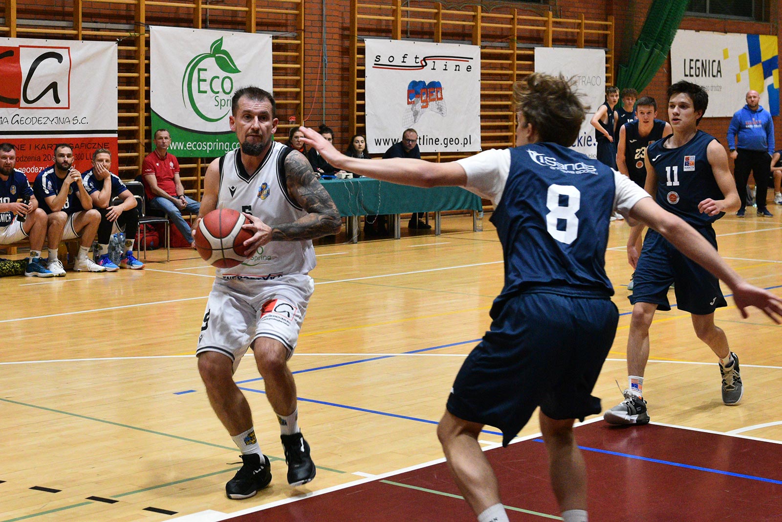 Basket Legnica rzuca ponad sto punktów i zwycięża