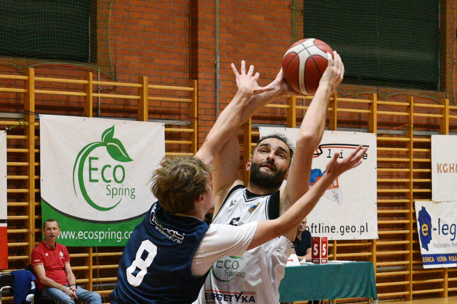 Basket Legnica rzuca ponad sto punktów i zwycięża