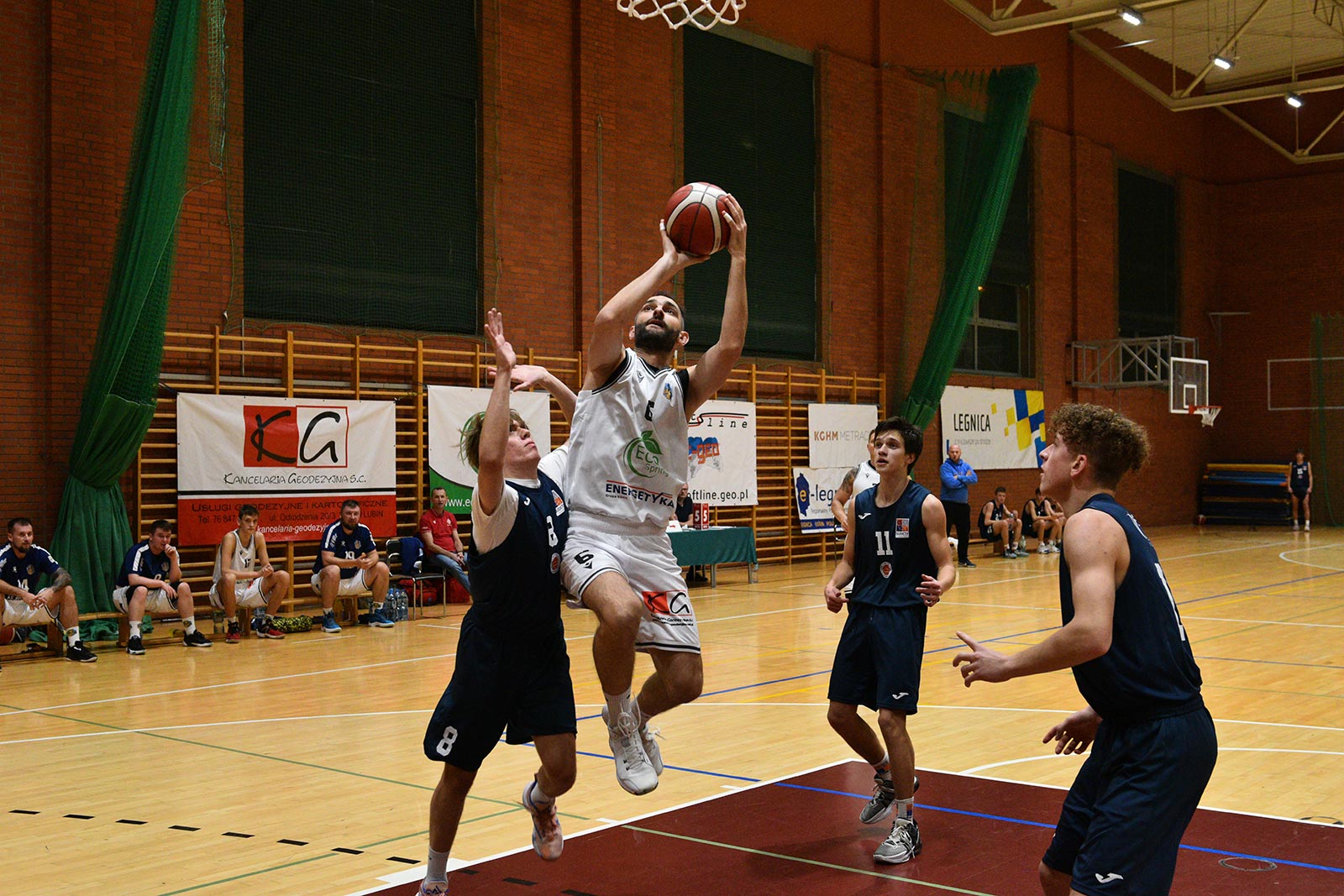 Basket Legnica rzuca ponad sto punktów i zwycięża