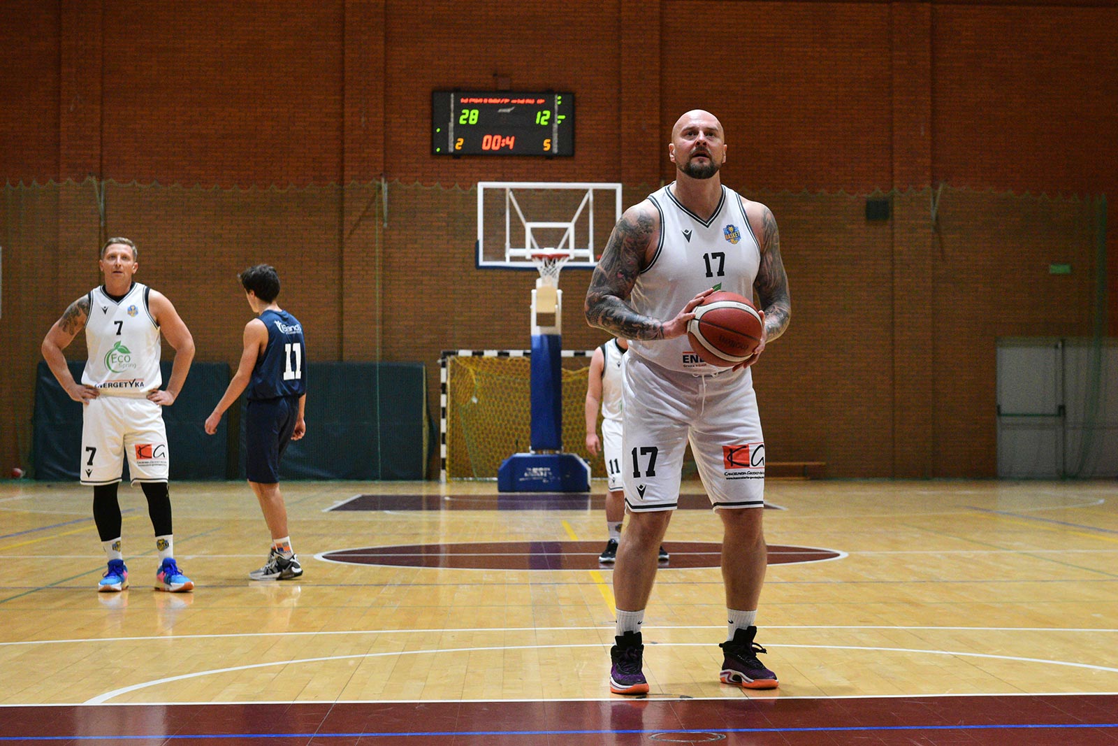 Basket Legnica rzuca ponad sto punktów i zwycięża
