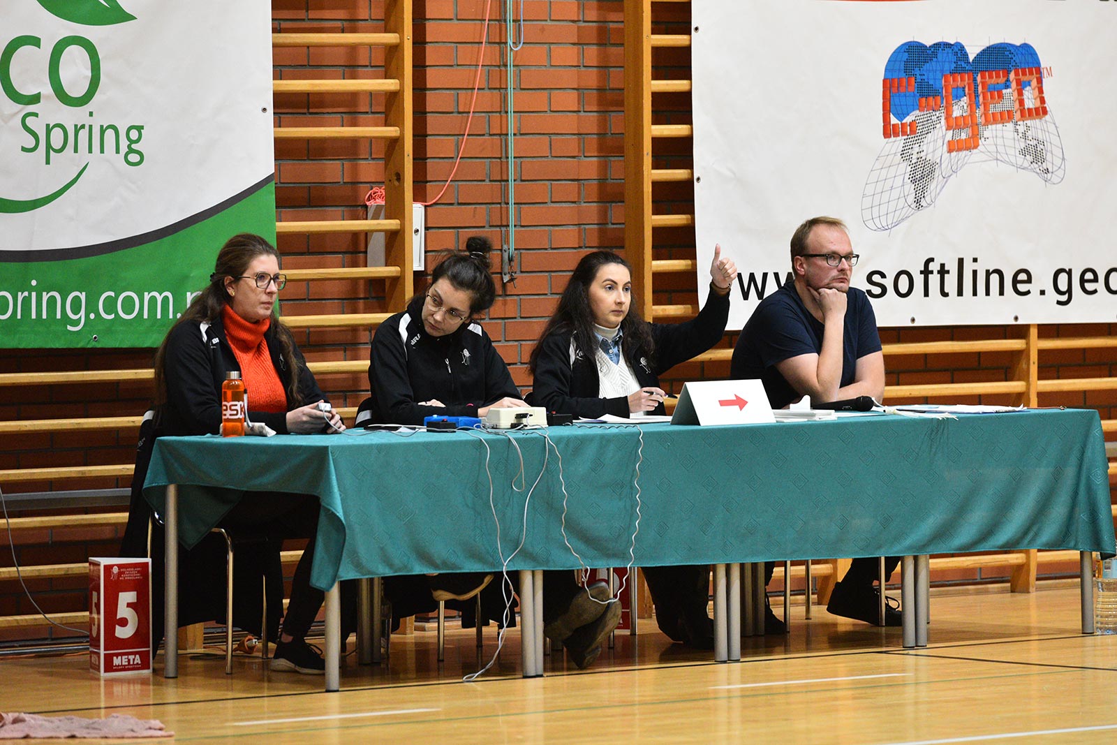 Basket Legnica rzuca ponad sto punktów i zwycięża