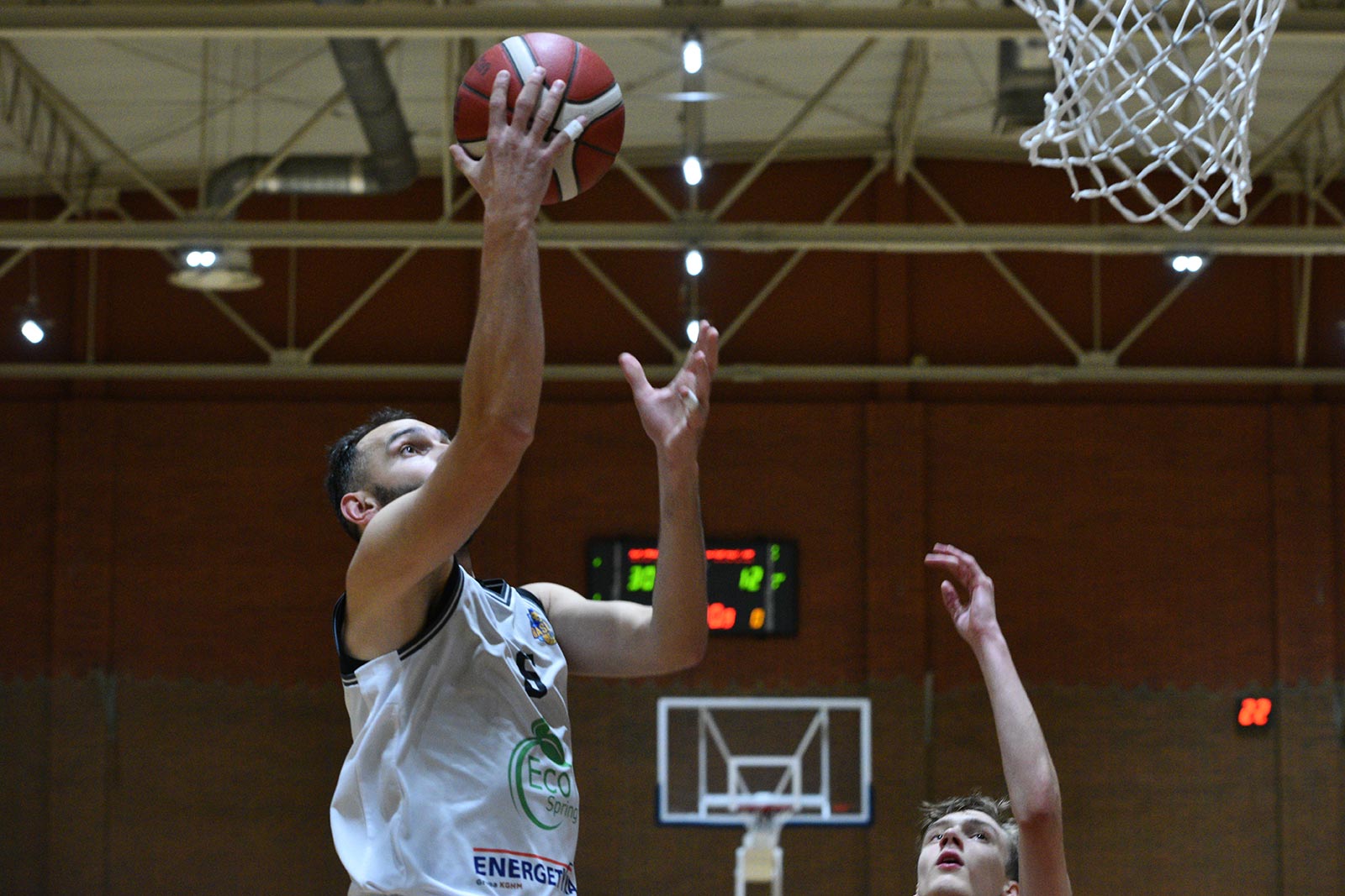 Basket Legnica rzuca ponad sto punktów i zwycięża