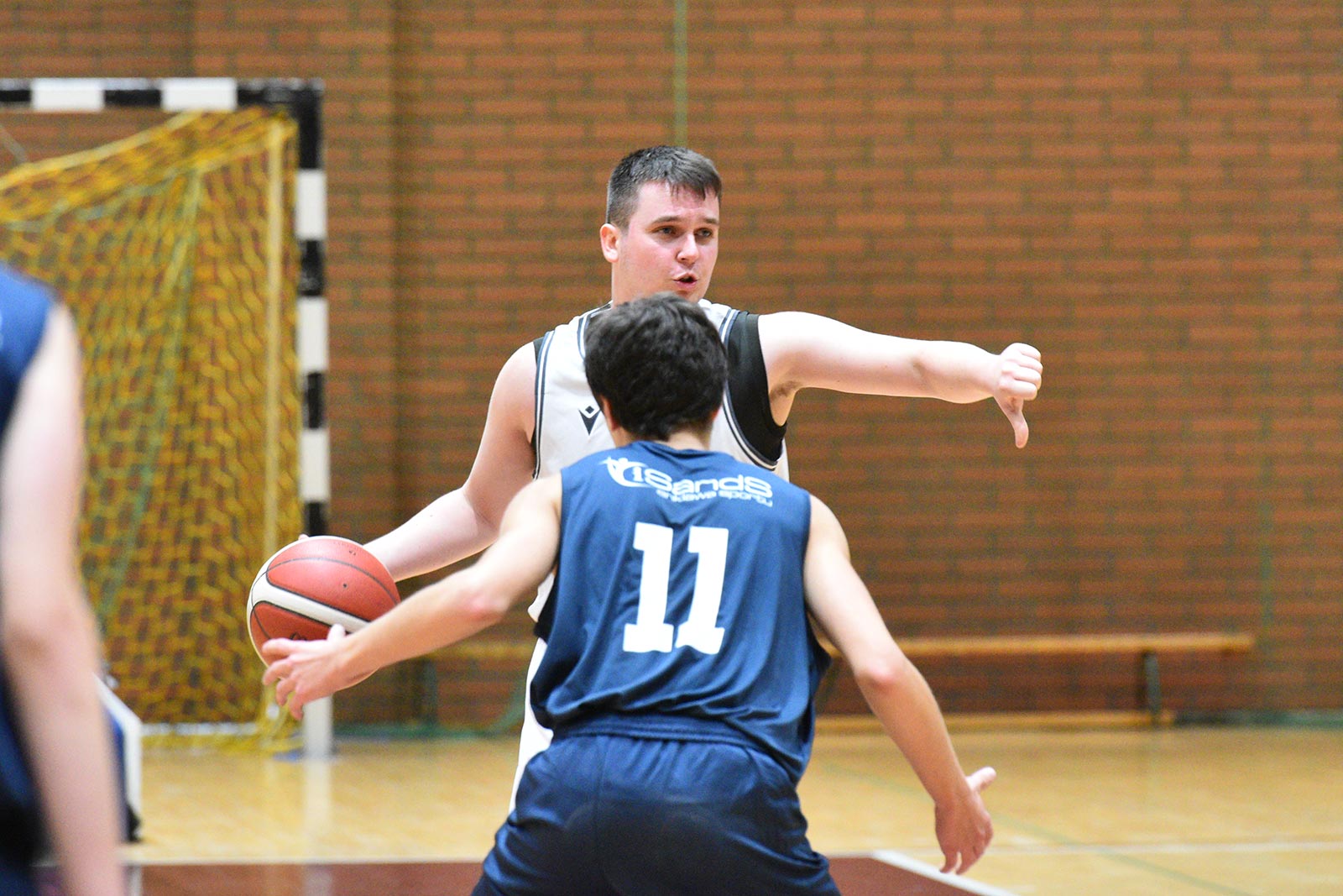 Basket Legnica rzuca ponad sto punktów i zwycięża
