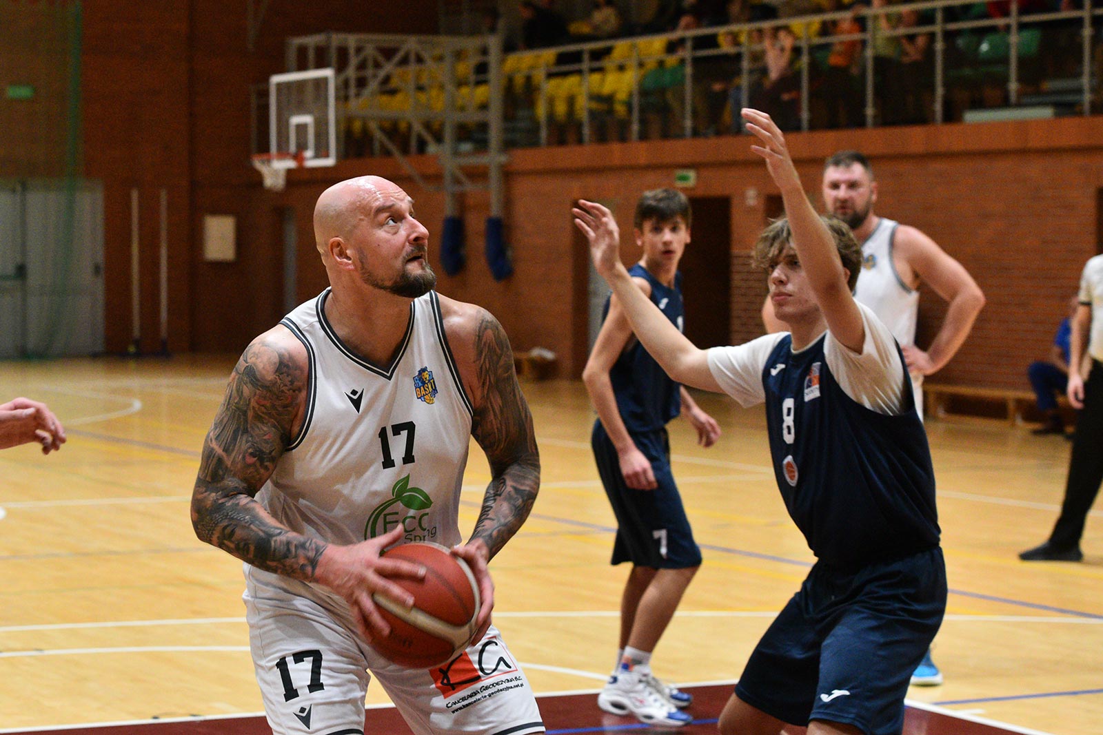 Basket Legnica rzuca ponad sto punktów i zwycięża