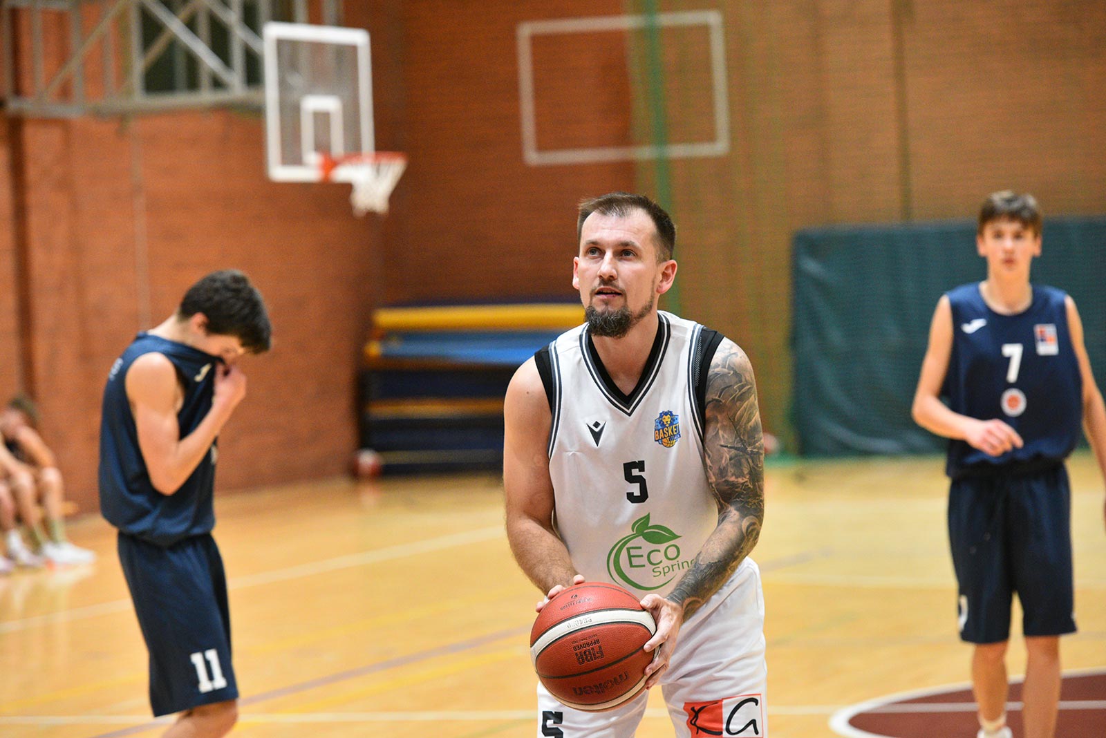 Basket Legnica rzuca ponad sto punktów i zwycięża