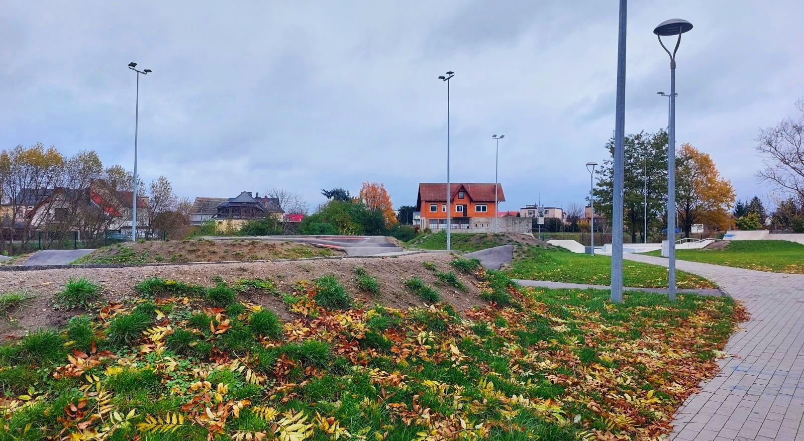 Chojnowski skatepark  pogrążył się w jesienej zadumie