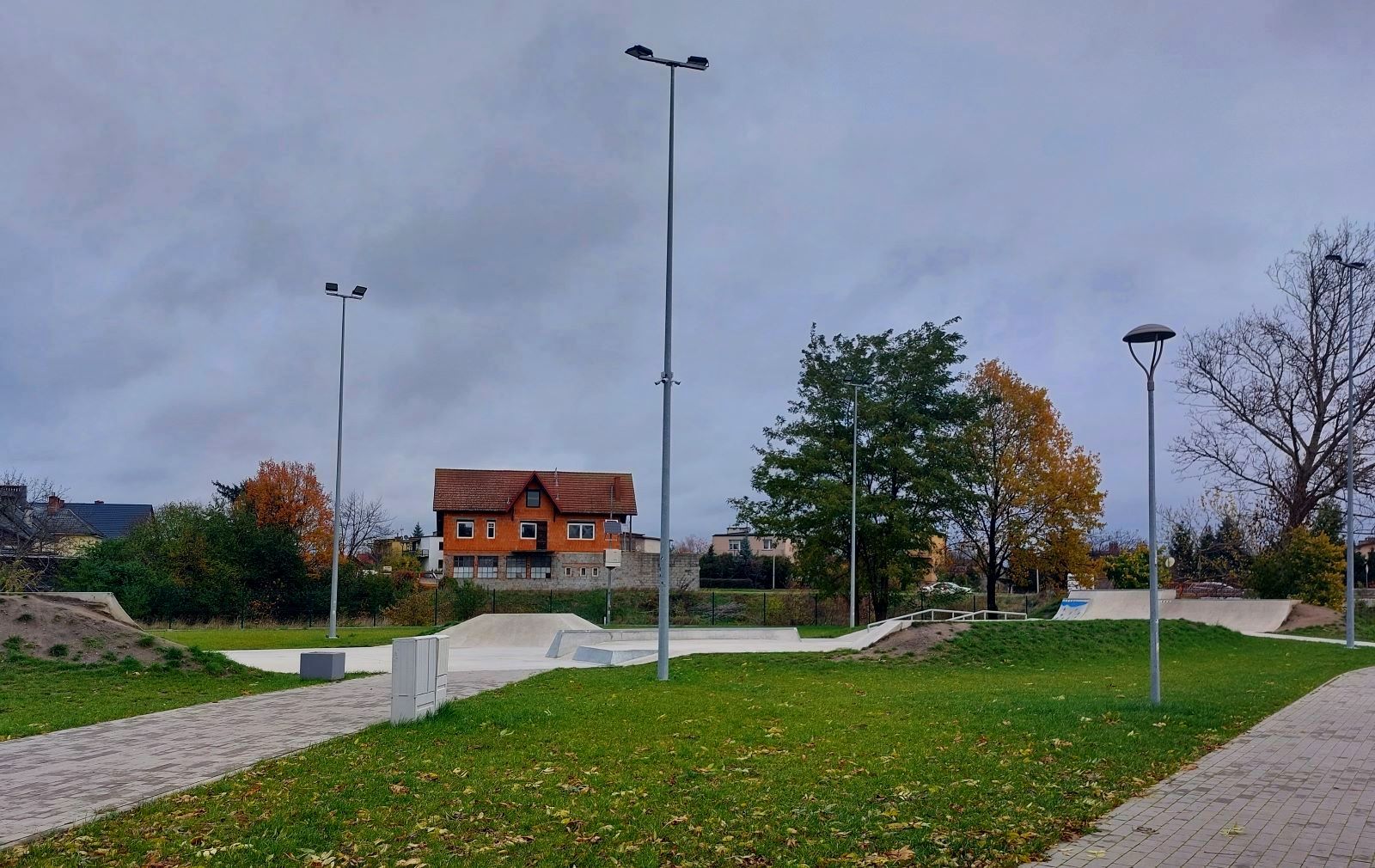 Chojnowski skatepark  pogrążył się w jesienej zadumie