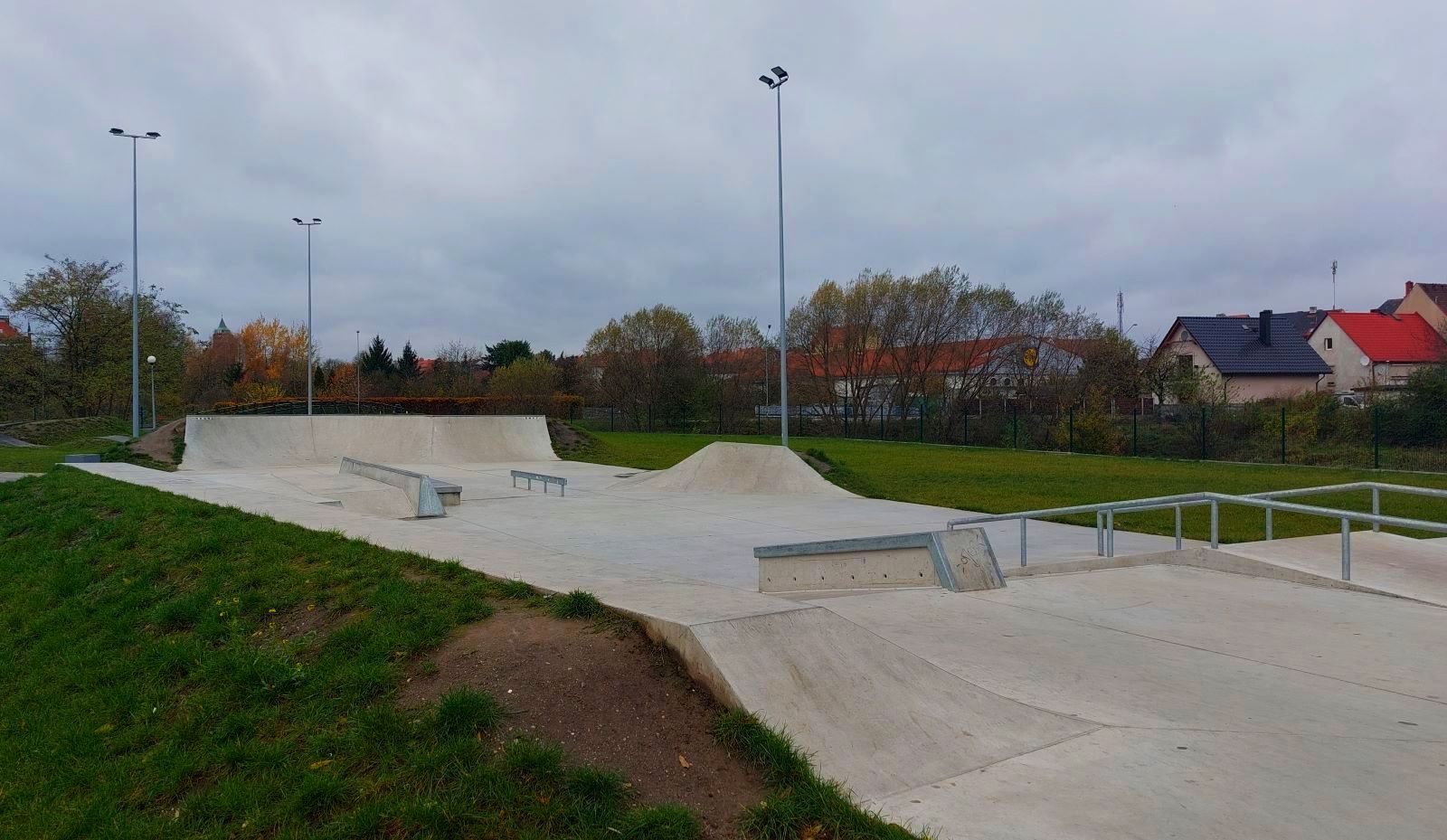 Chojnowski skatepark  pogrążył się w jesienej zadumie