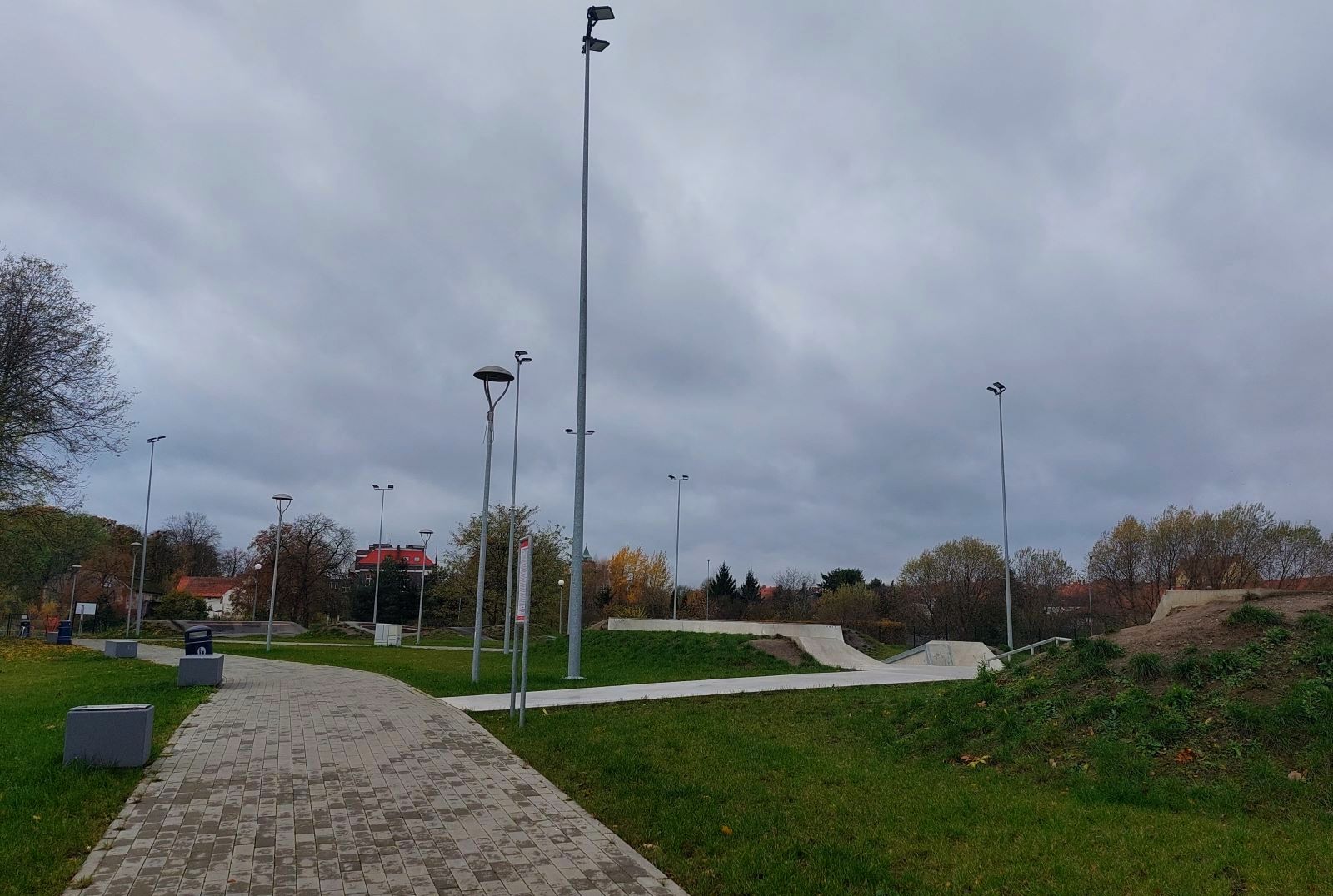 Chojnowski skatepark  pogrążył się w jesienej zadumie