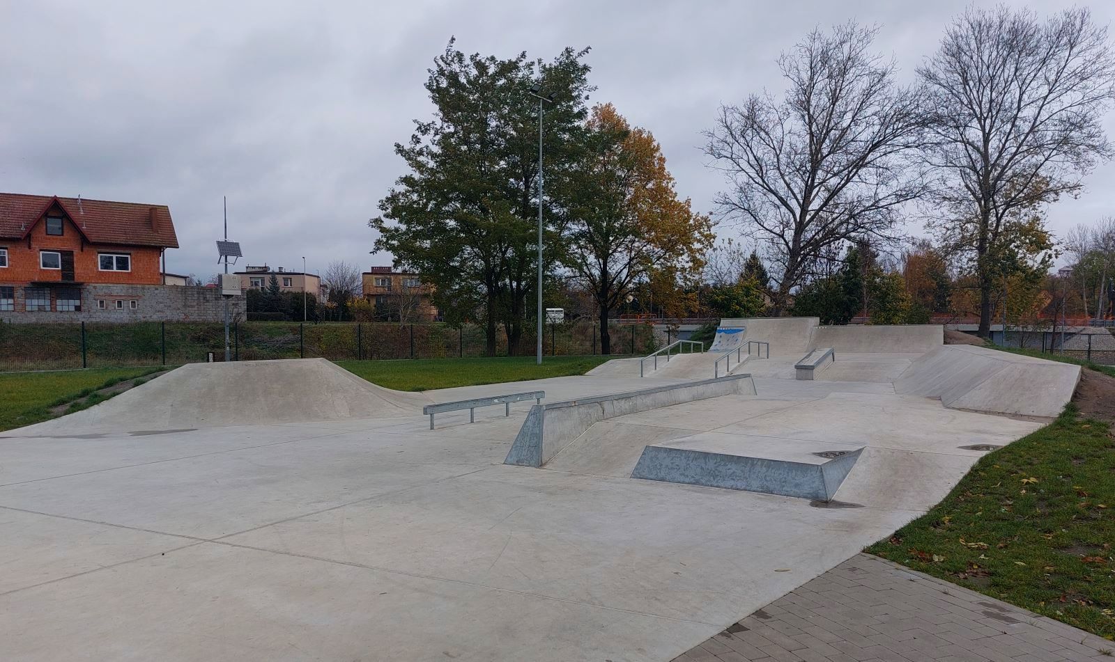Chojnowski skatepark  pogrążył się w jesienej zadumie
